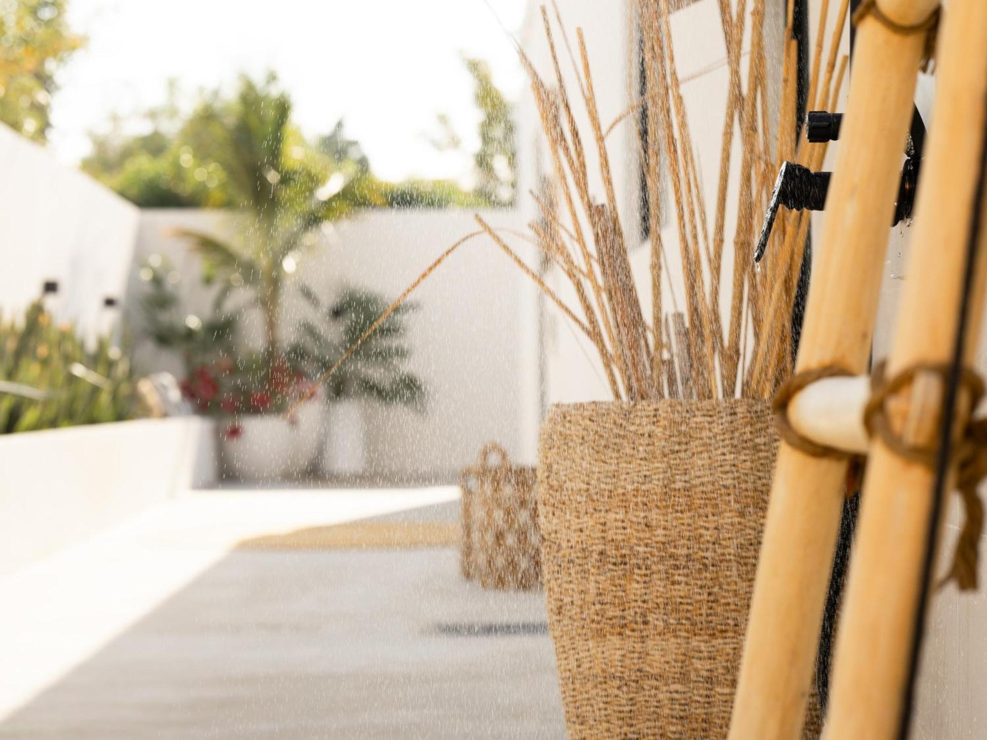 Luxury Boho Chic Beachside Escape, Shared Pool & Burj Khalifa View! Apartment