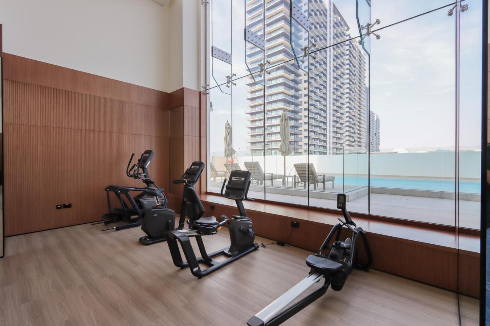 Livbnb-1b Elegant Living With Views, Jvc Apartment