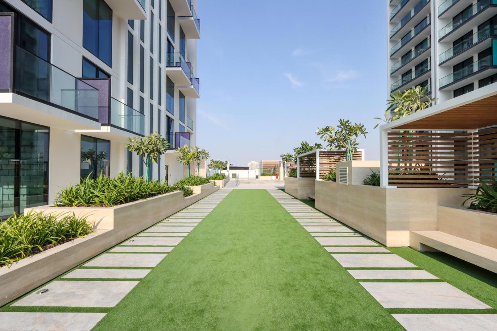 Livbnb-1b Elegant Living With Views, Jvc Apartment Dubai