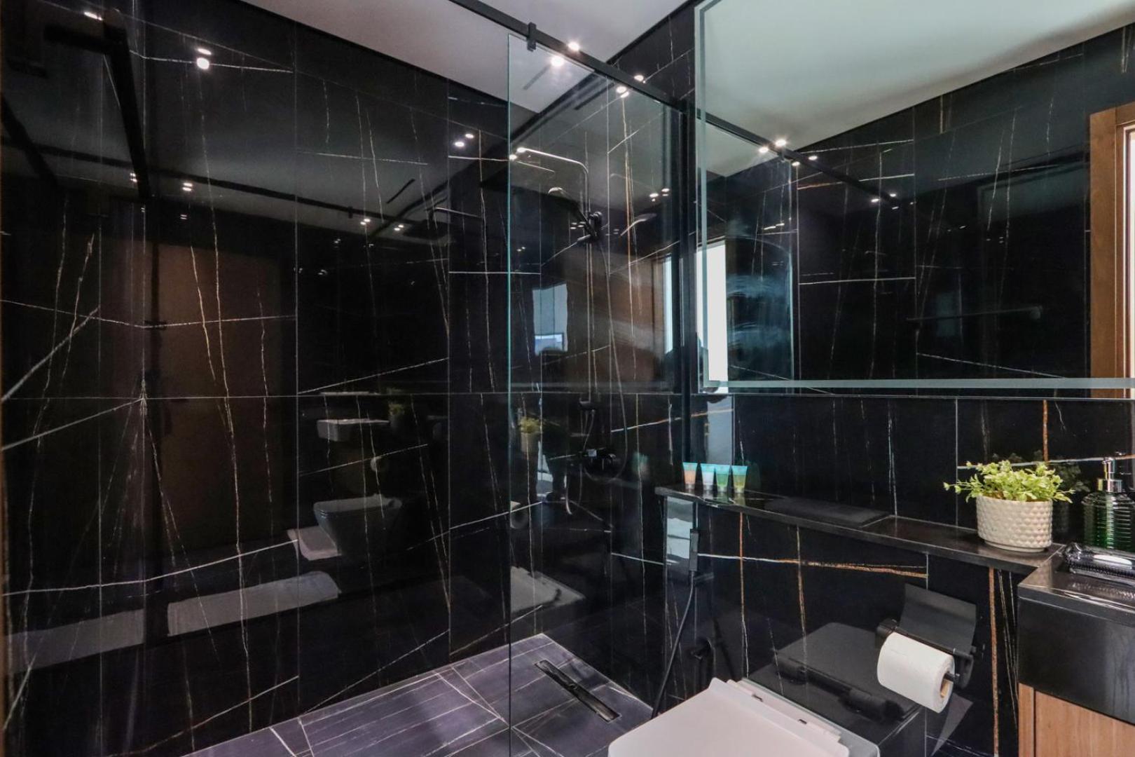 Apartment Livbnb-1b Elegant Living With Views, Jvc