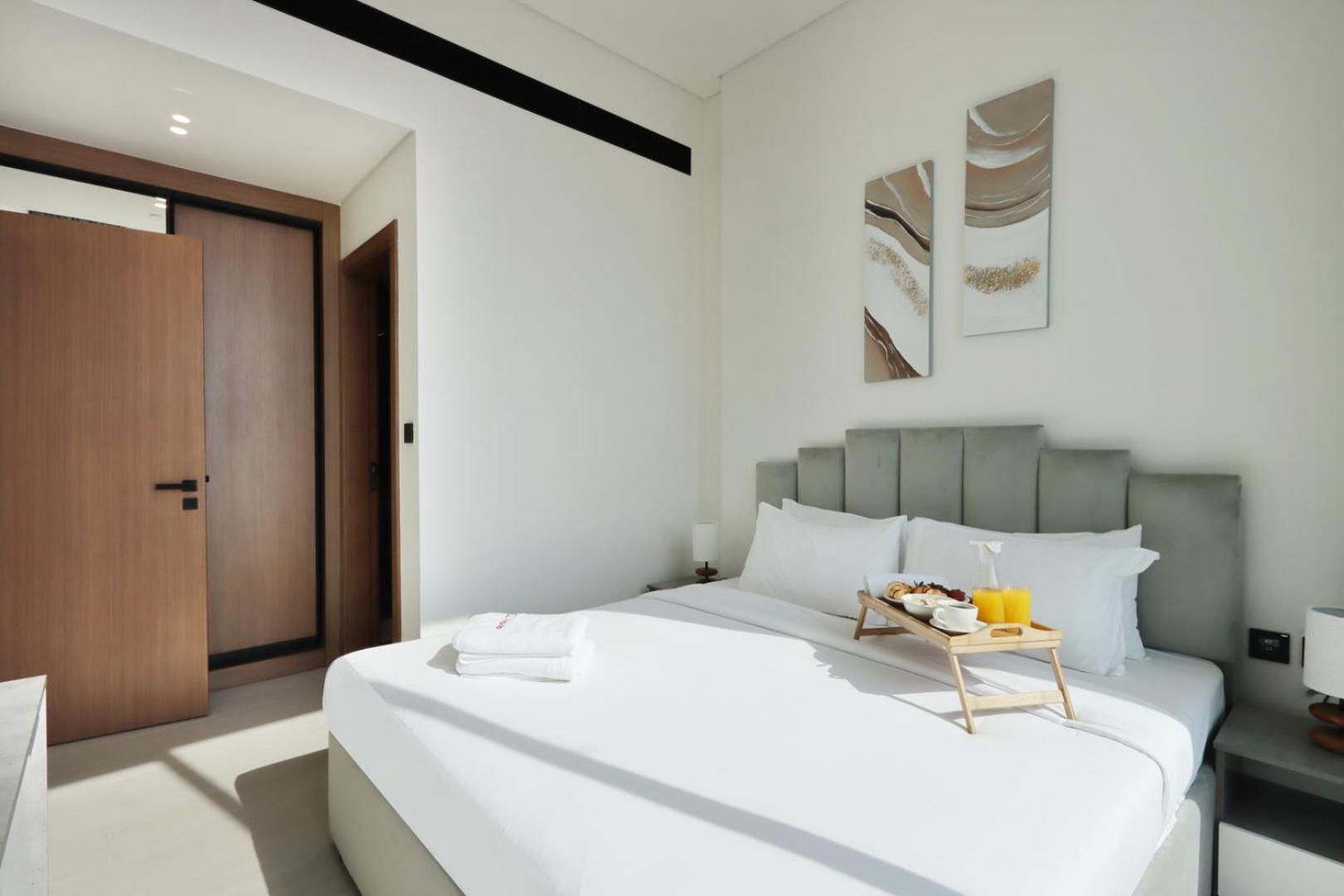 Livbnb-1b Elegant Living With Views, Jvc Apartment