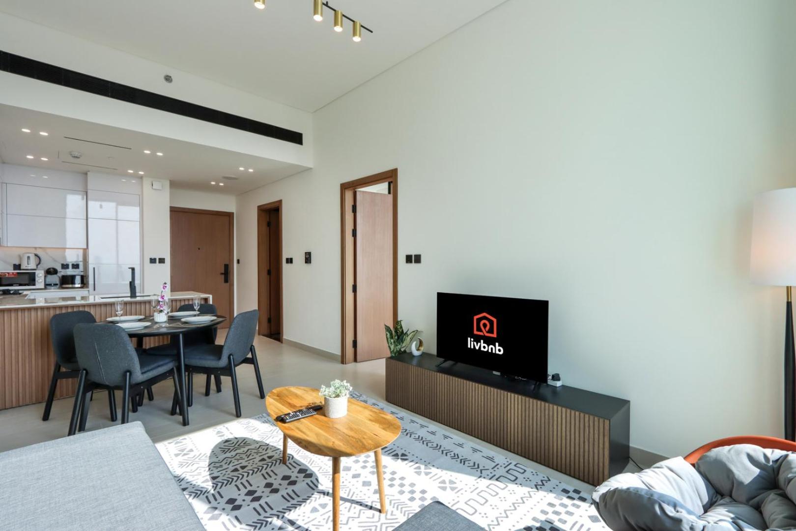 Livbnb-1b Elegant Living With Views, Jvc *