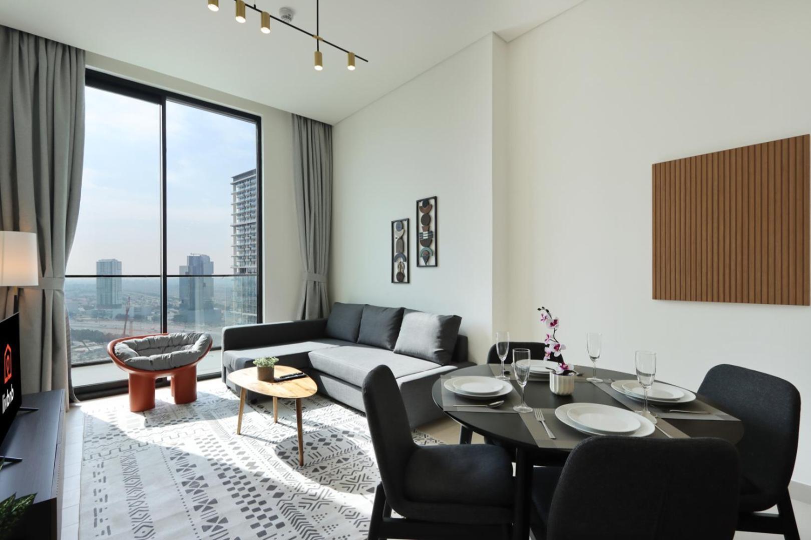 Livbnb-1b Elegant Living With Views, Jvc Apartment