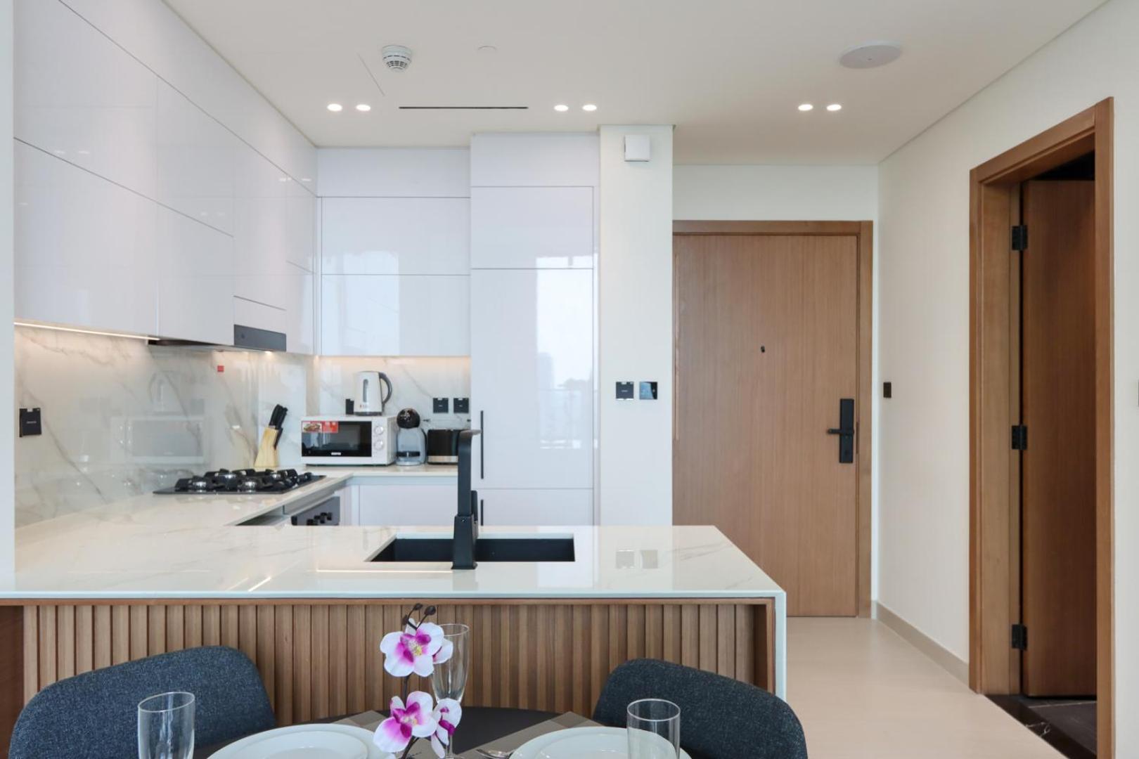 Livbnb-1b Elegant Living With Views, Jvc Apartment