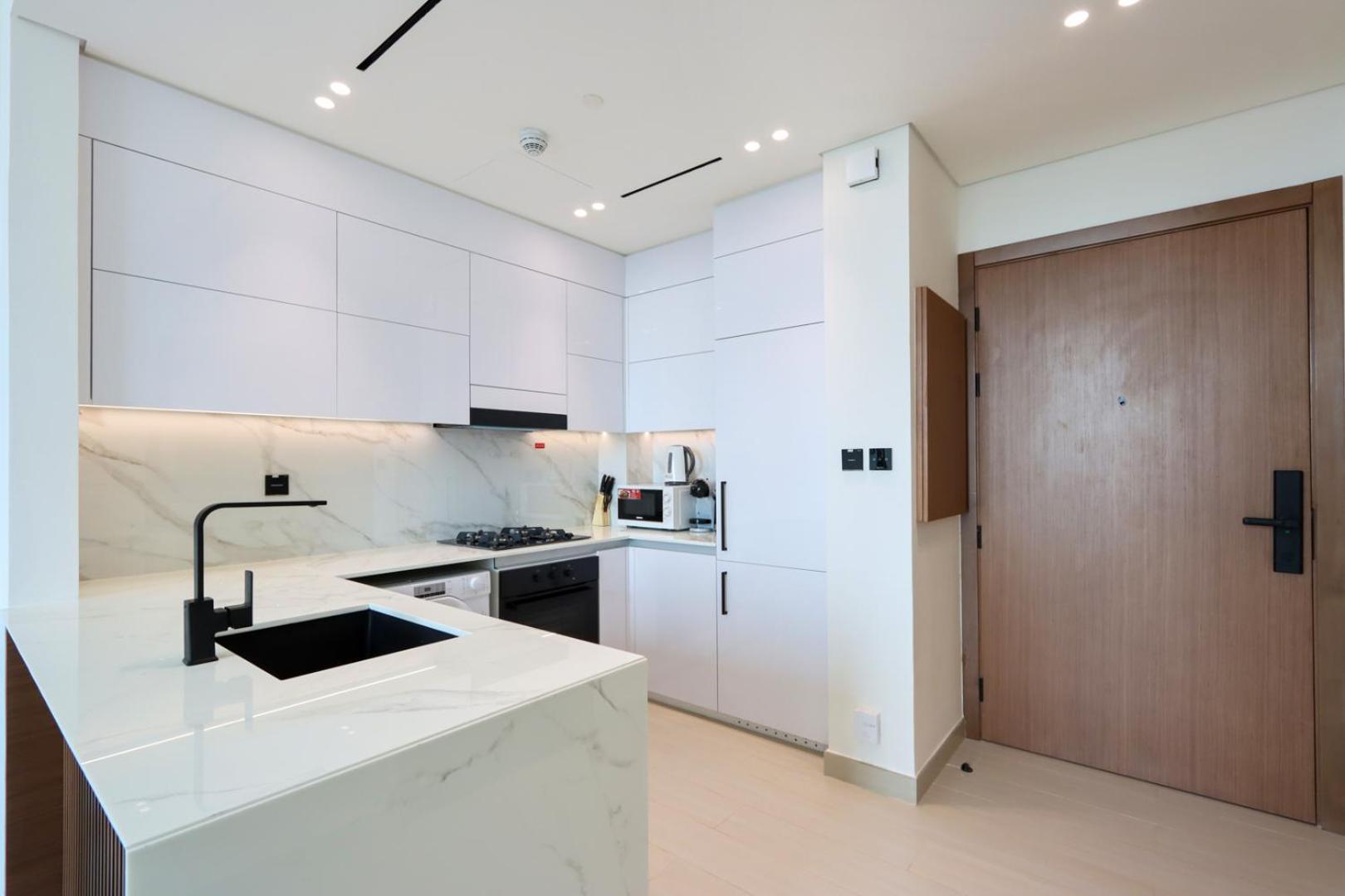 Livbnb-1b Elegant Living With Views, Jvc *