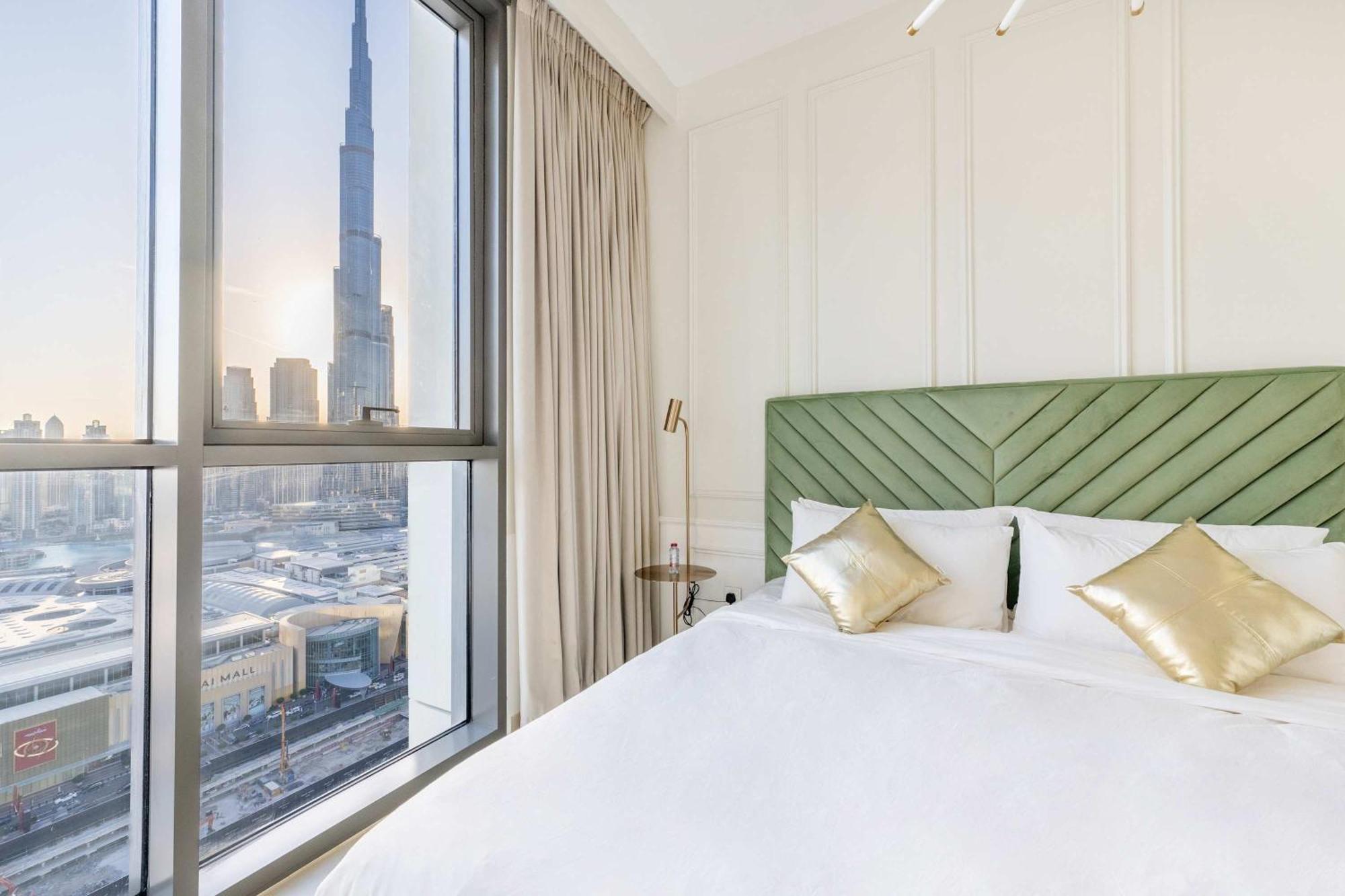 Elegant 4br With Burj Khalifa And Fountain Views Connected To Mall Dubai