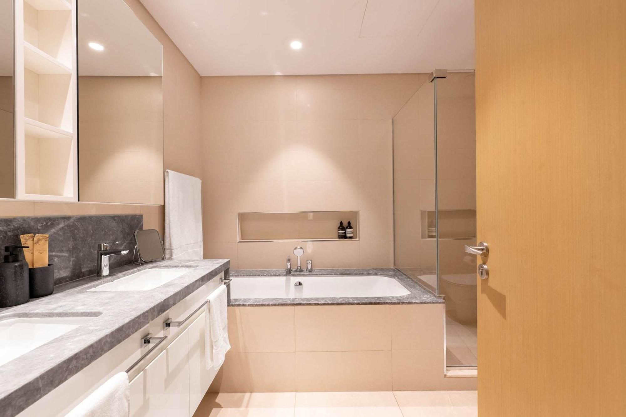 Elegant 4br With Burj Khalifa And Fountain Views Connected To Mall Apartment *