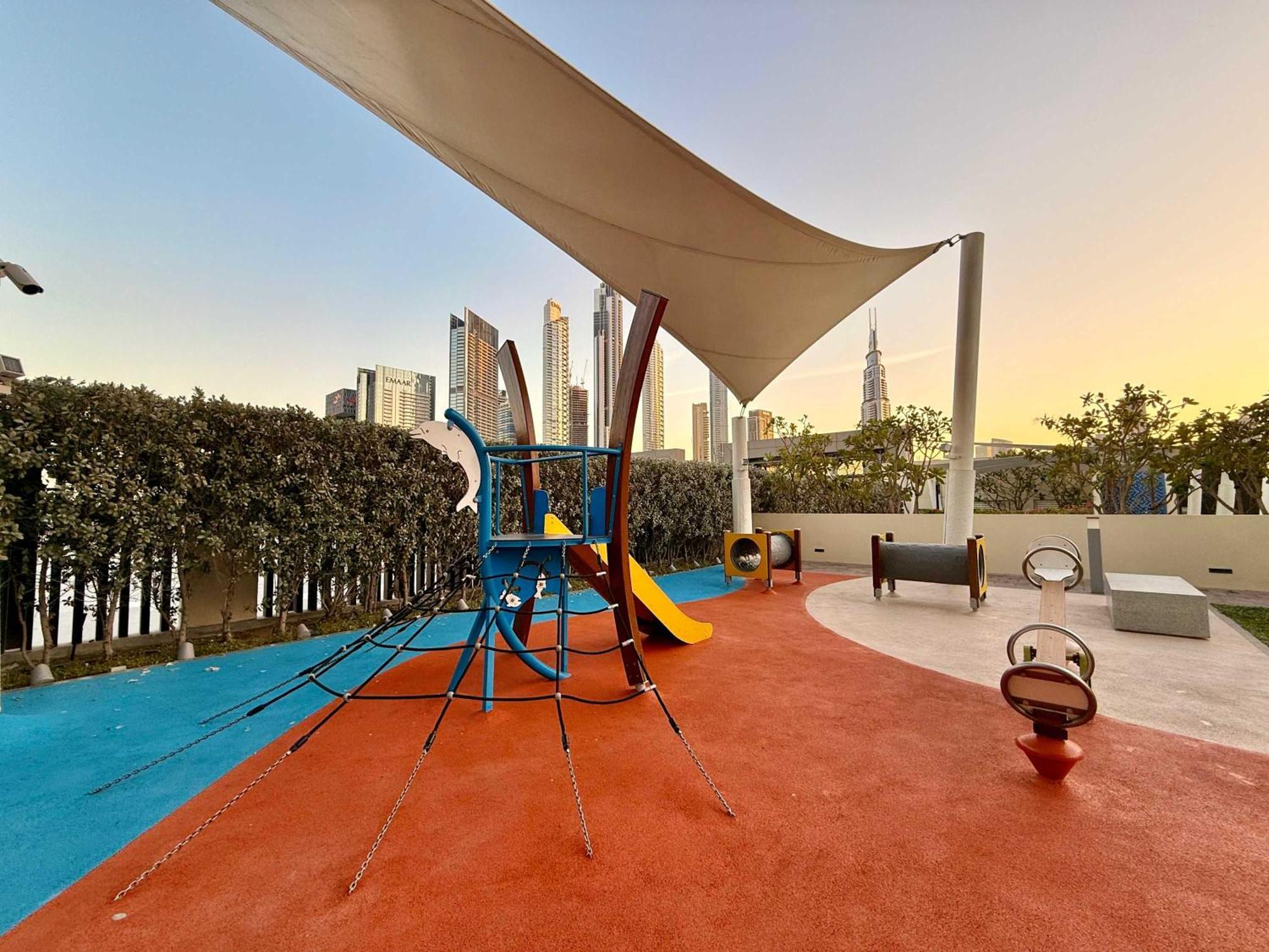Elegant 4br With Burj Khalifa And Fountain Views Connected To Mall Apartment Dubai
