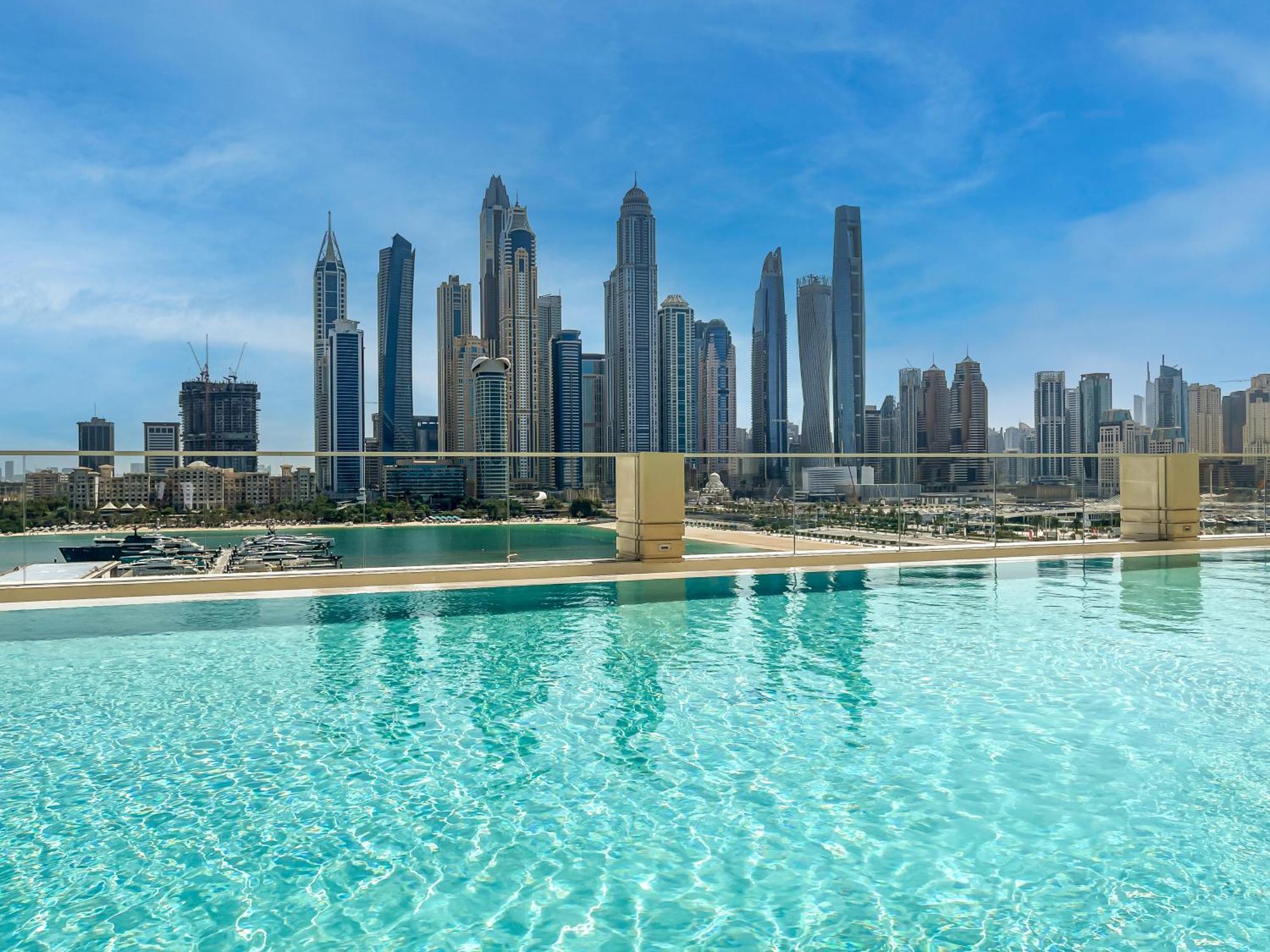 Apartment Sleek And Spacious 1 Bedroom With Private Infinity Pool In Harbour Dubai