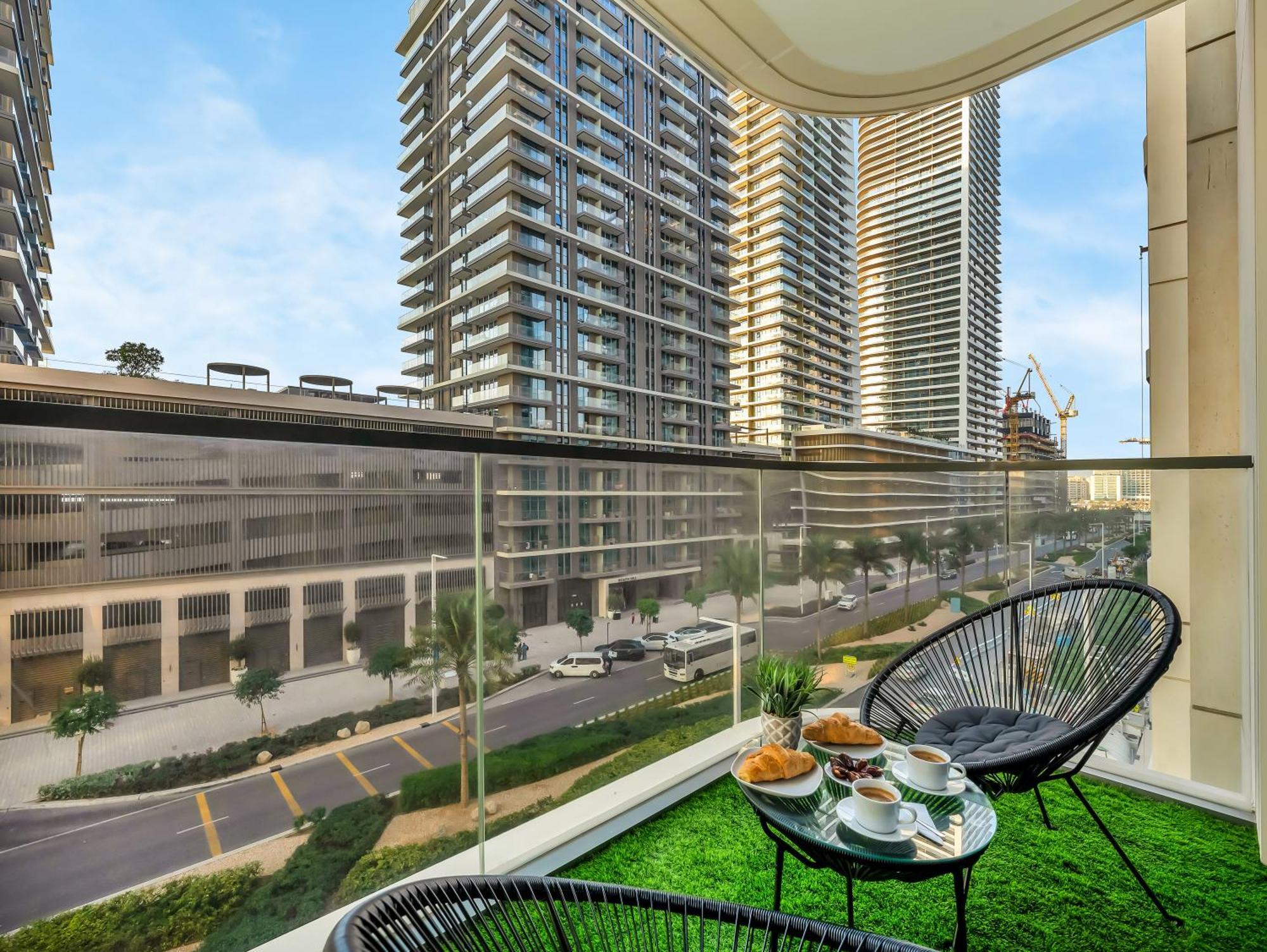 Sleek And Spacious 1 Bedroom With Private Infinity Pool In Harbour Dubai