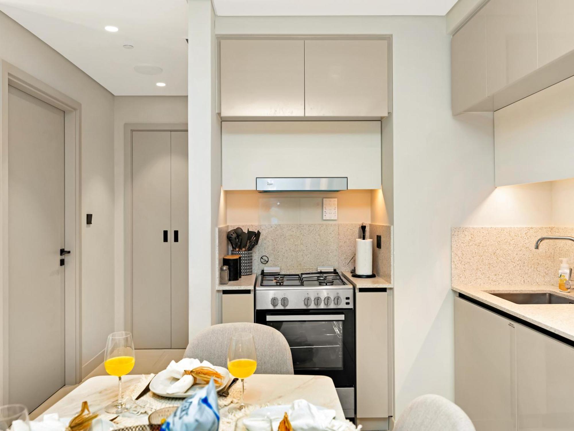 Sleek And Spacious 1 Bedroom With Private Infinity Pool In Harbour Apartment