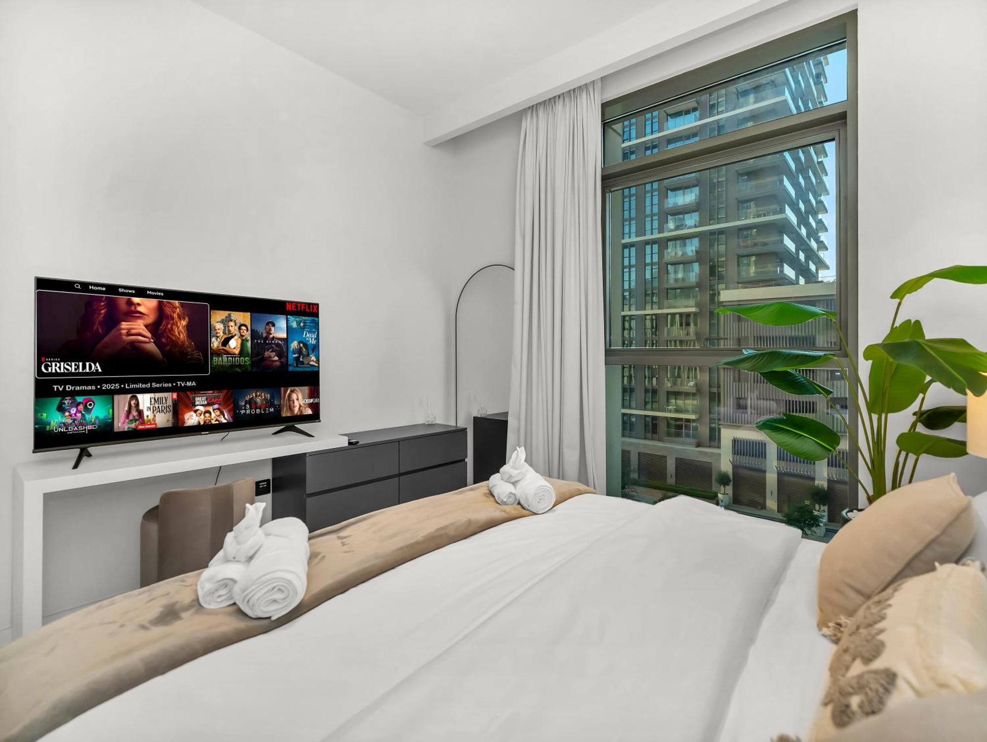 Apartment Sleek And Spacious 1 Bedroom With Private Infinity Pool In Harbour Dubai