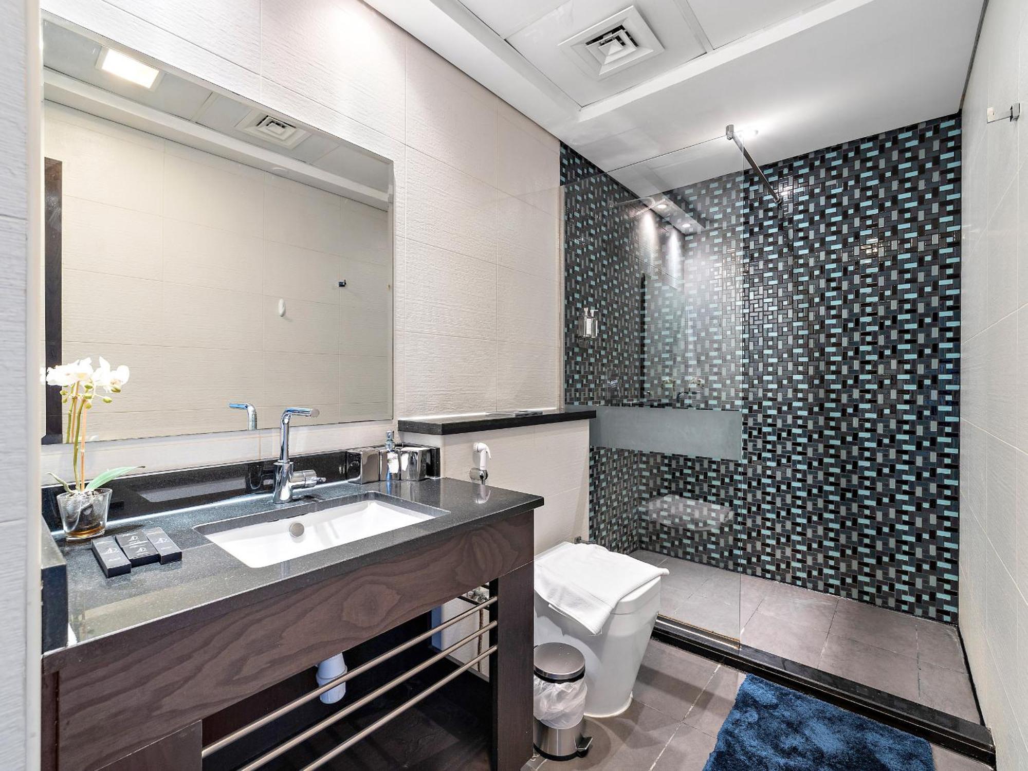 Iconic Living - 2br In Cayan Tower, Marina