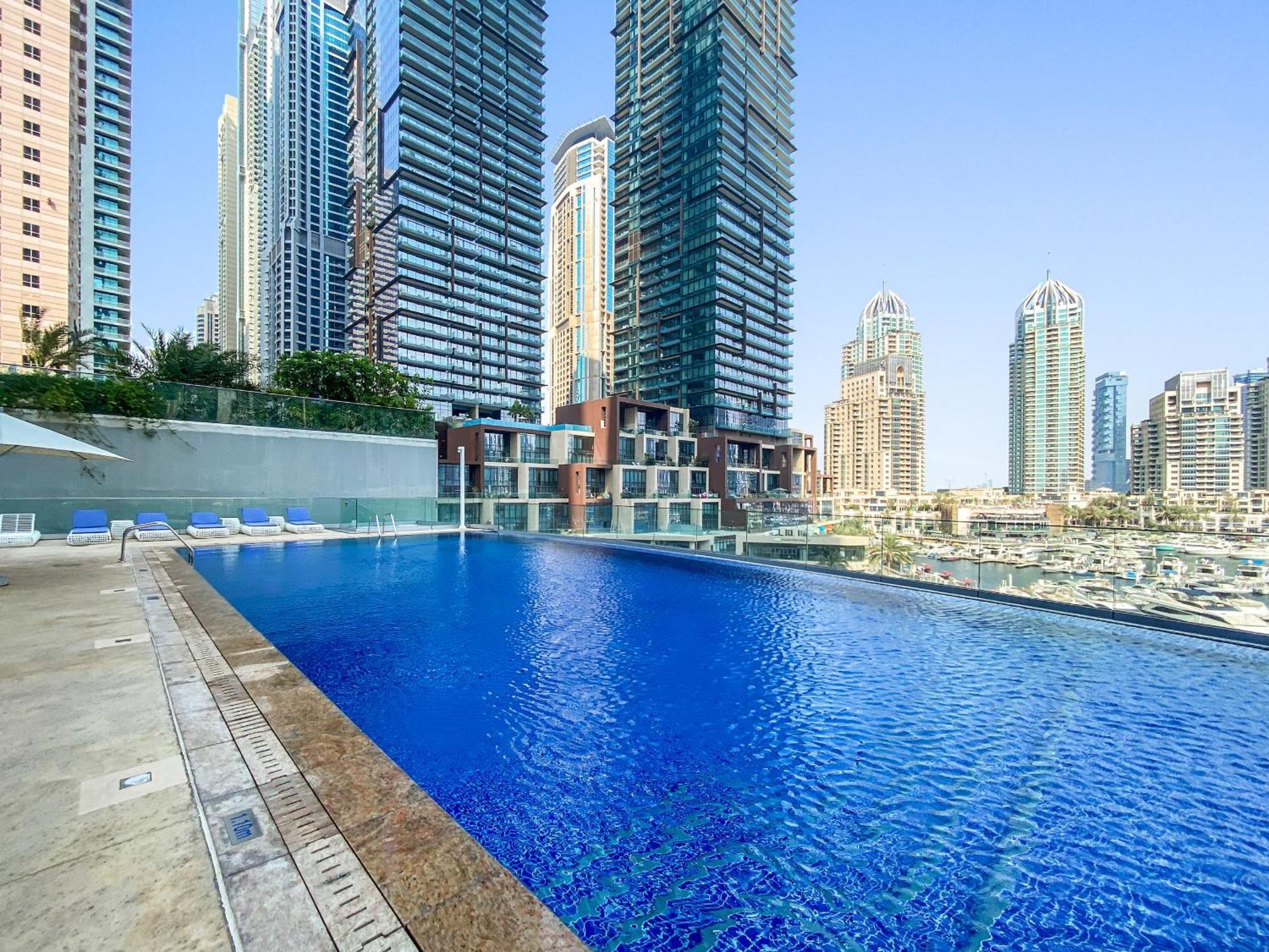 Iconic Living - 2br In Cayan Tower, Marina Apartment Dubai