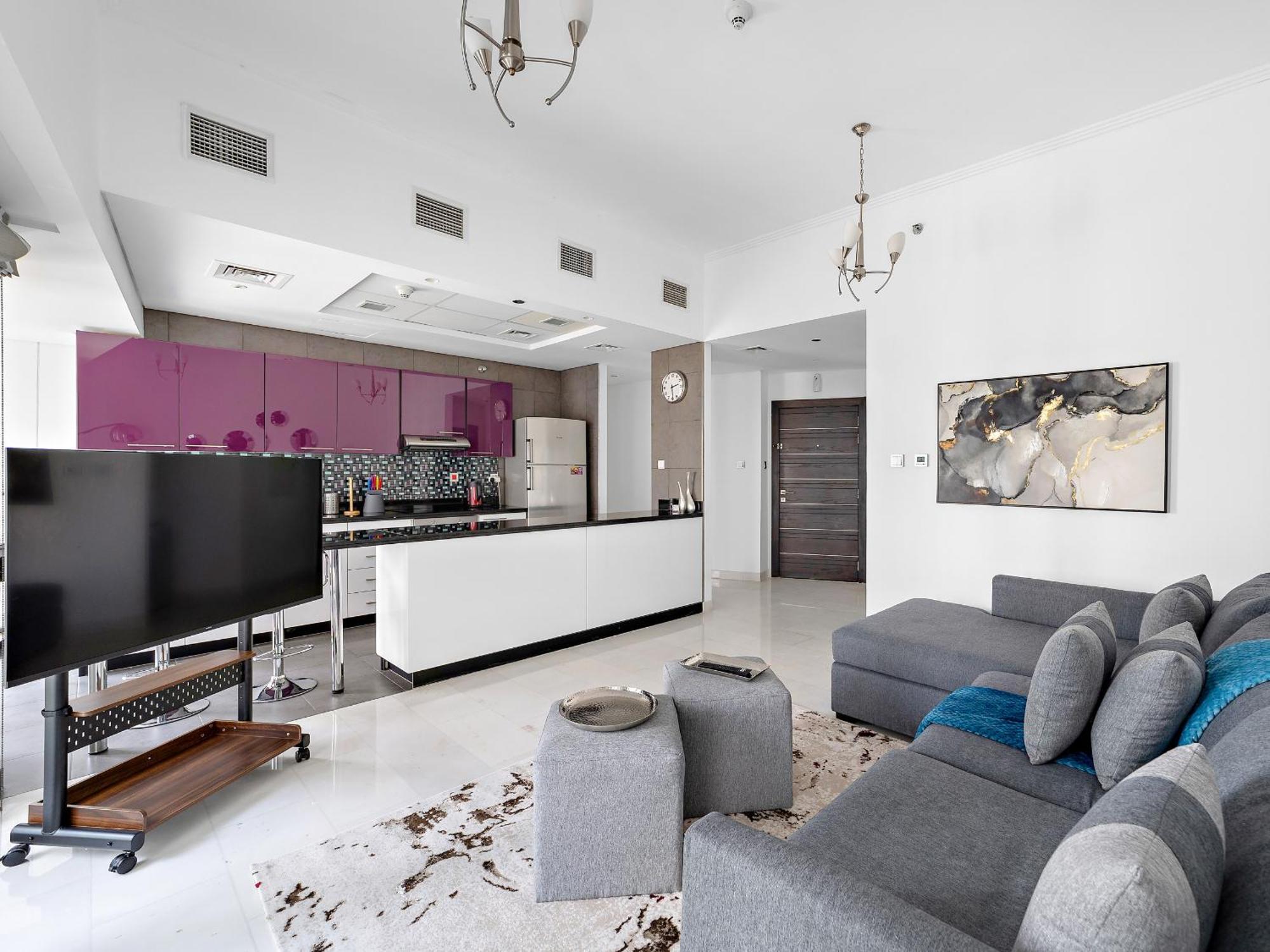 Iconic Living - 2br In Cayan Tower, Marina *