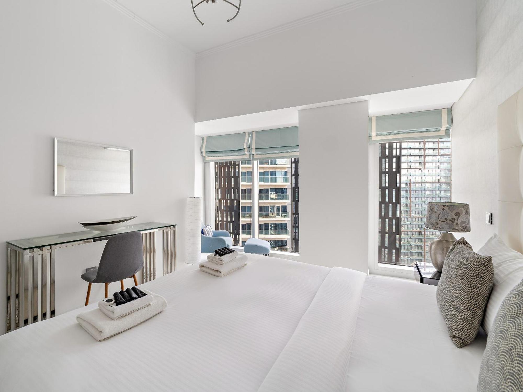 Iconic Living - 2br In Cayan Tower, Marina
