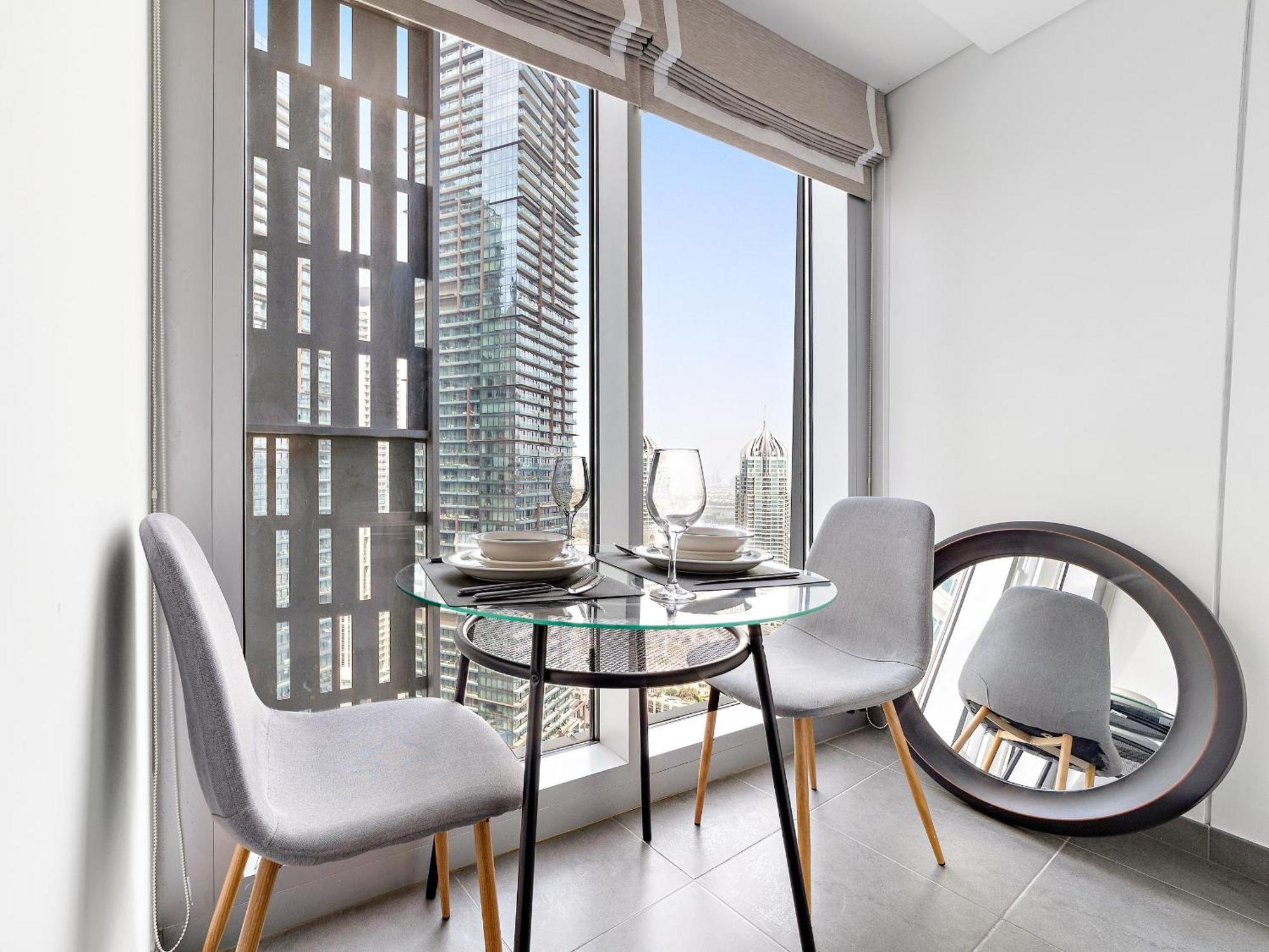Apartment Iconic Living - 2br In Cayan Tower, Marina Dubai