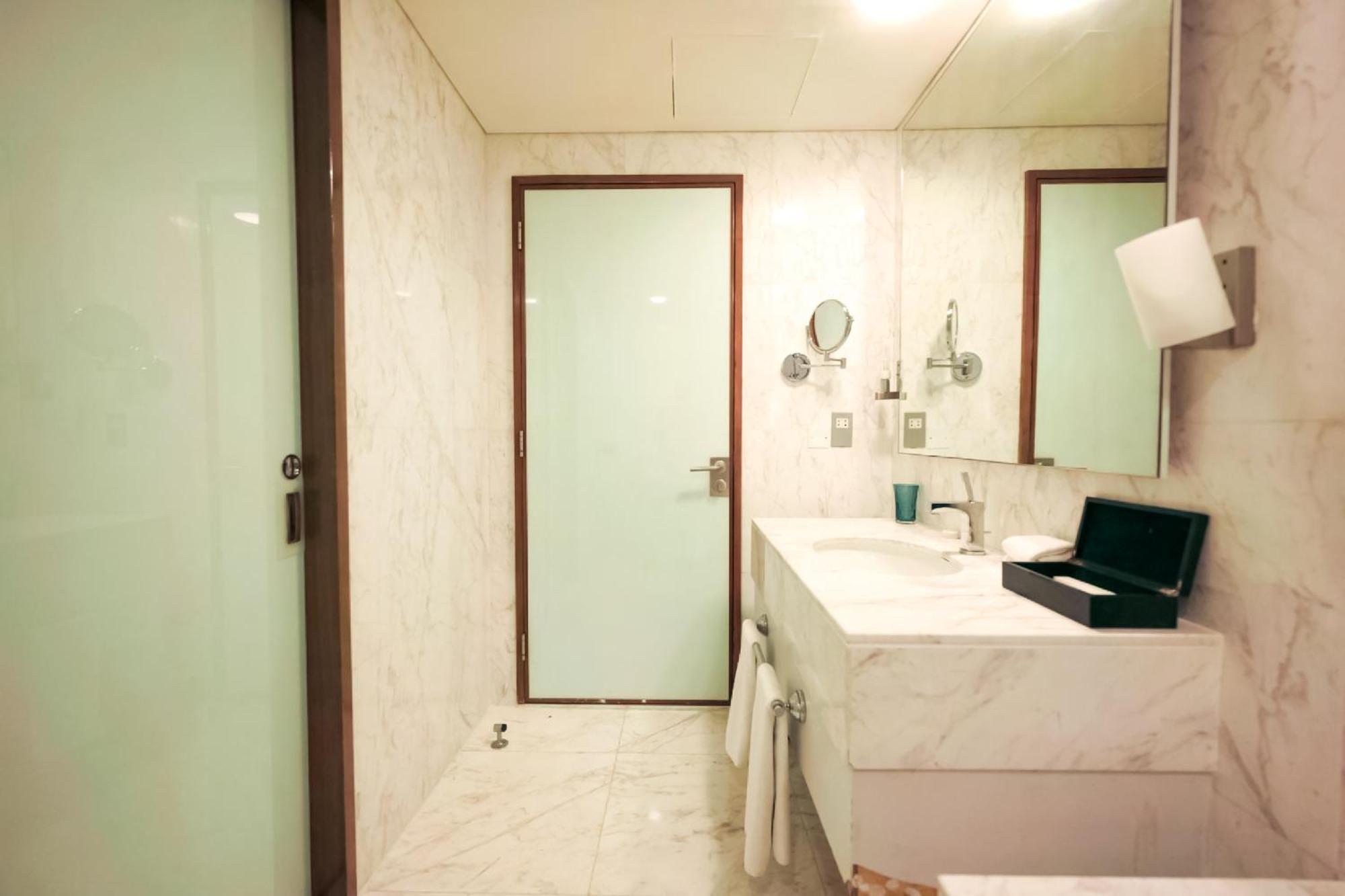 Emaar Fashion Avenue One Bedroom - Formerly Address Mall Four Apple Homes * Dubai