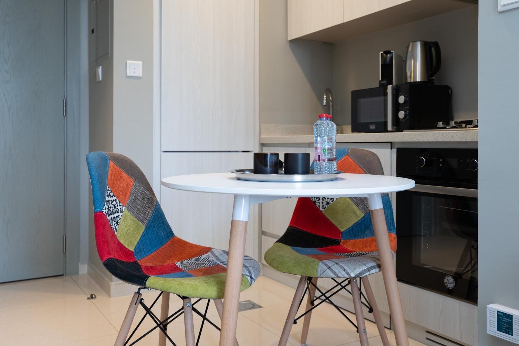 Keyrock Living - Lakeview Escape In Business Bay Daire Dubai
