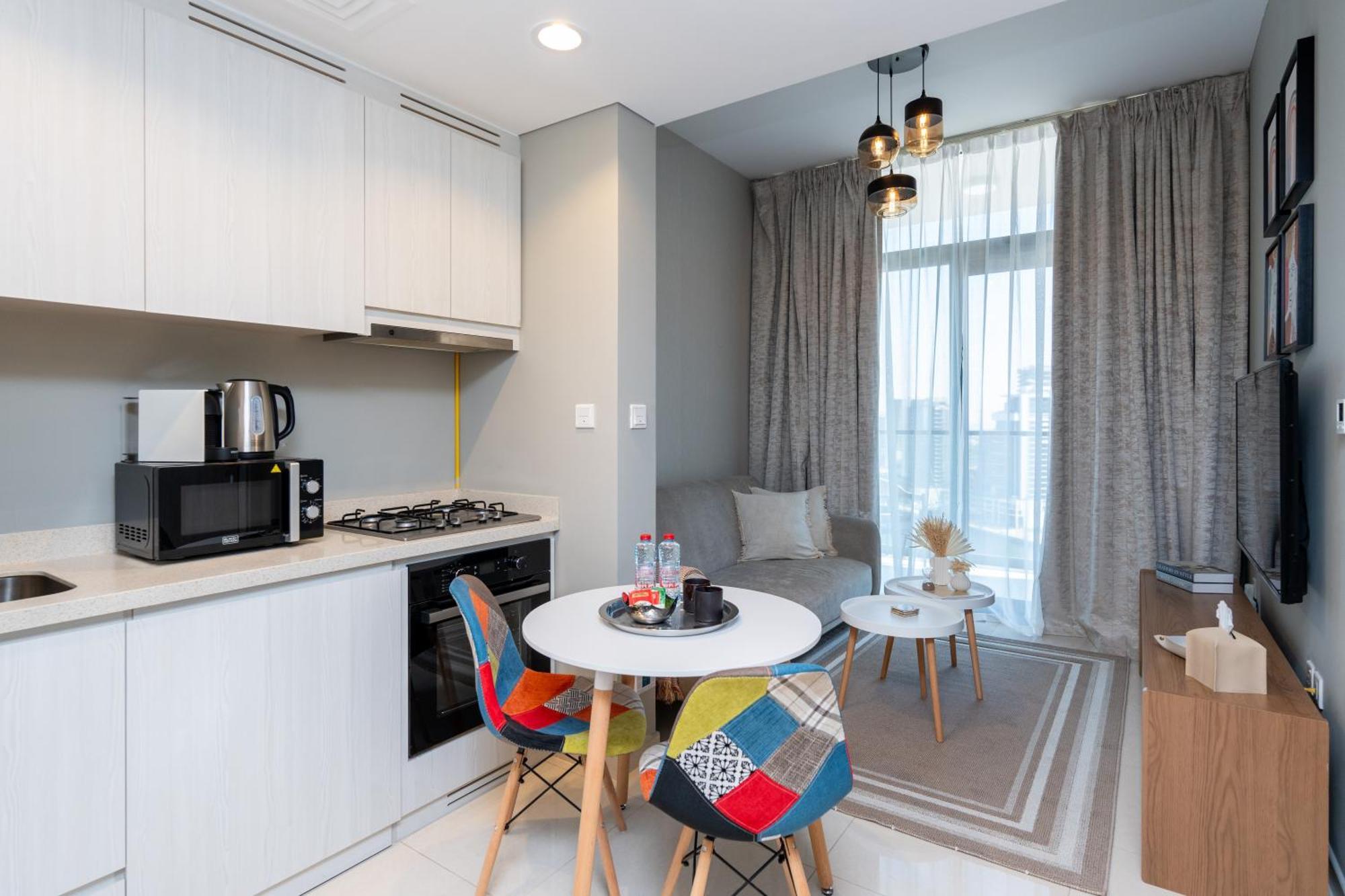 Keyrock Living - Lakeview Escape In Business Bay Daire Dubai