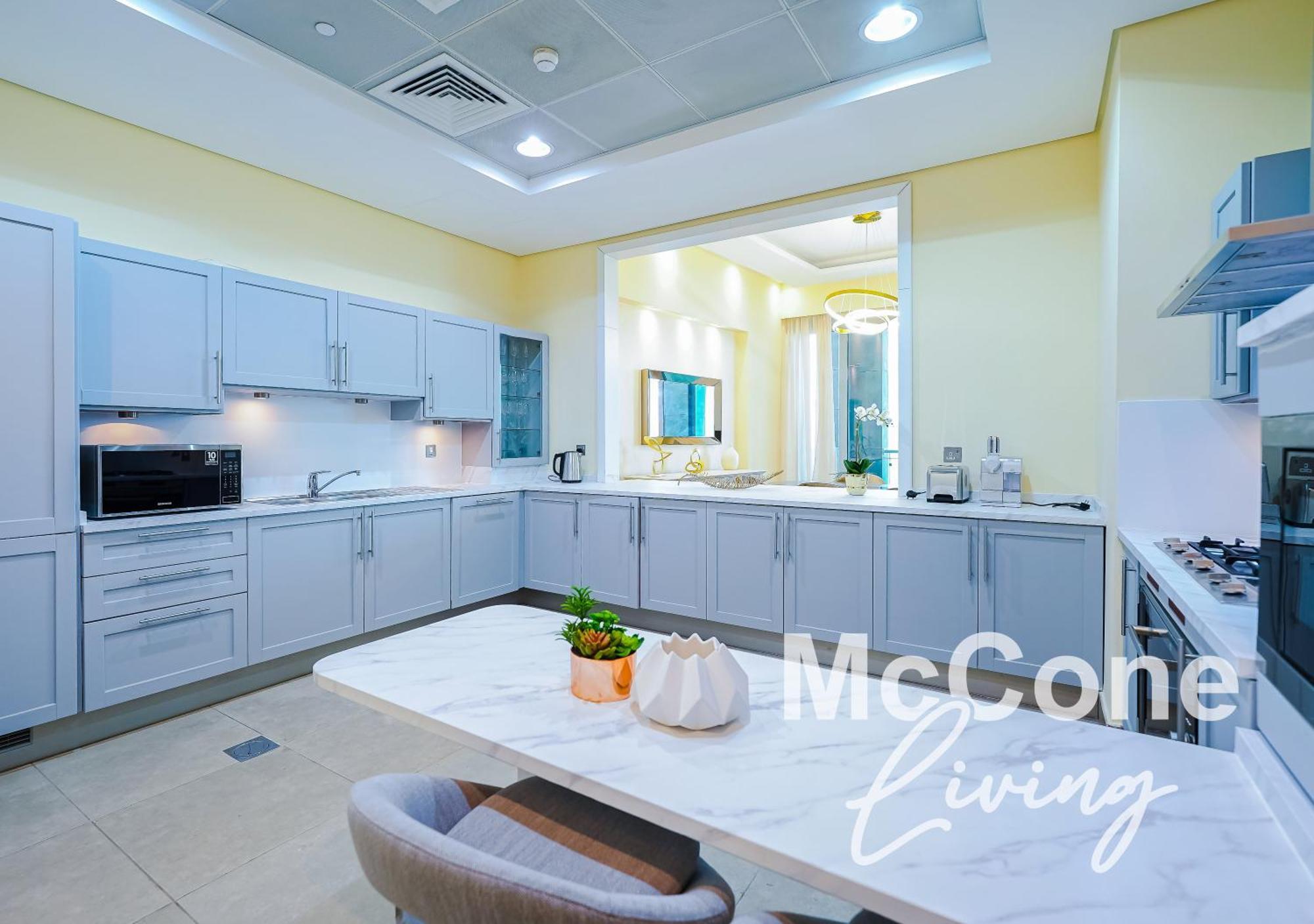 Apartment Beachfront 3br Maid With Pool & Sea Views