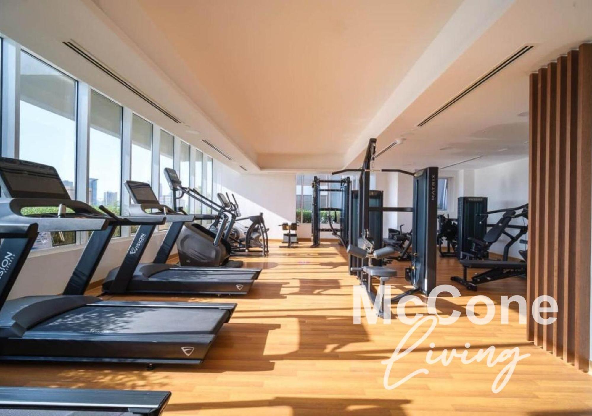 Stylish With Pool, Gym & Tasteful Decor Apartment