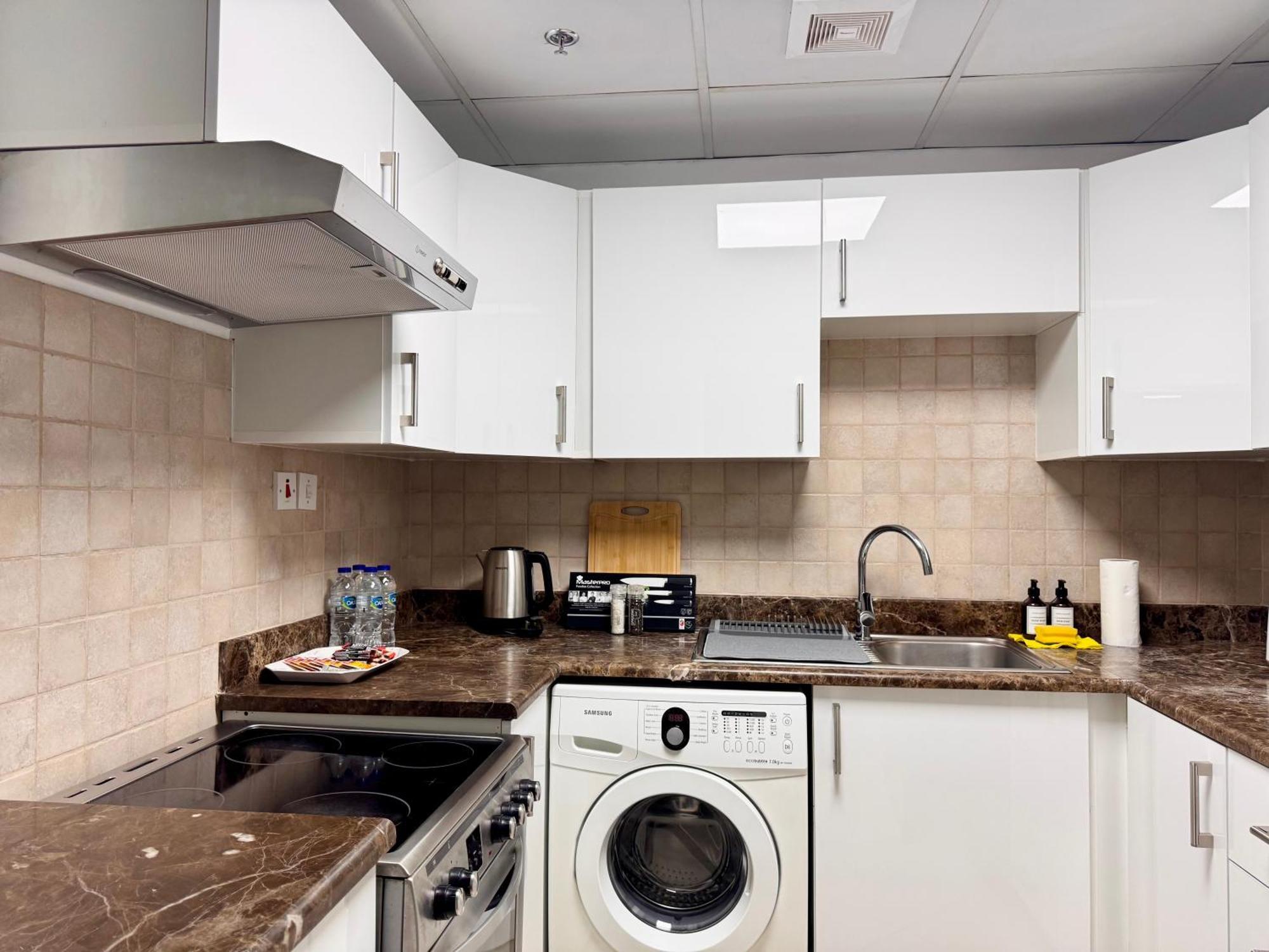 2 Bed In La Riviera Tower, Marina Near Metro And Mall, 12-min Walk To Jbr Beach! * Dubai