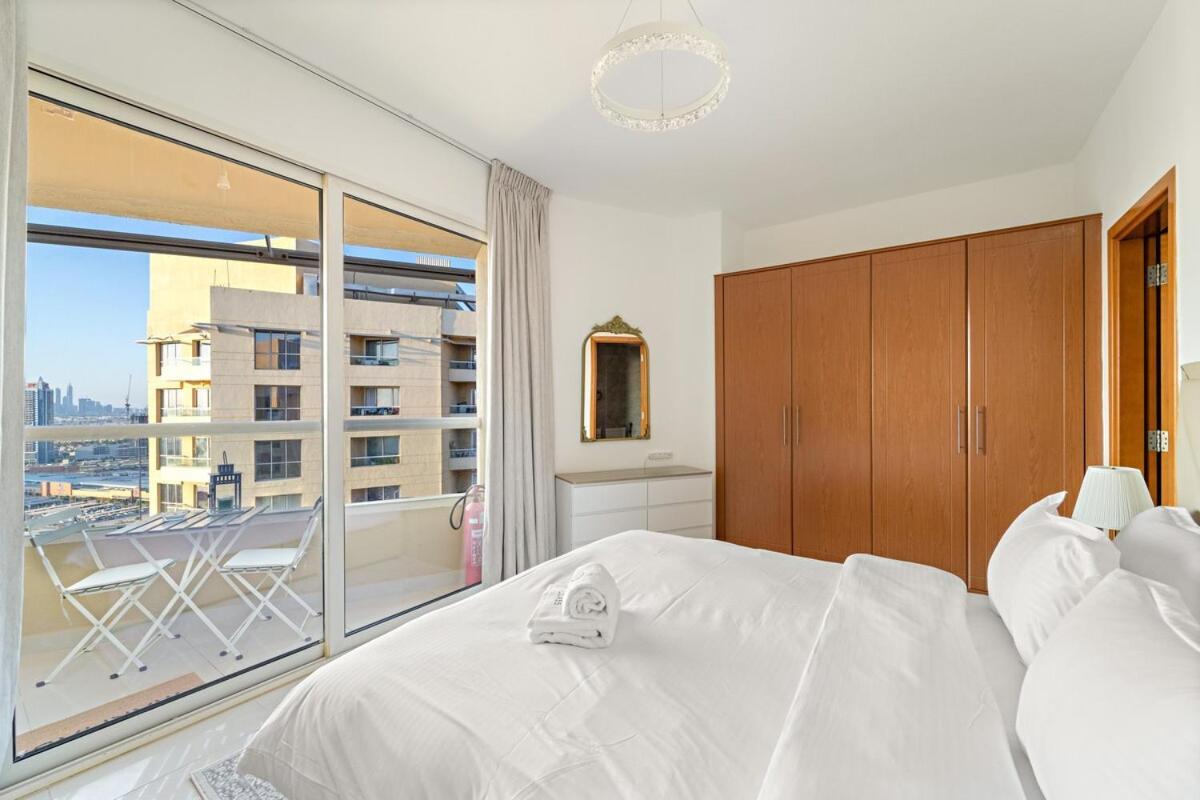 First Class 1br Classy With View *