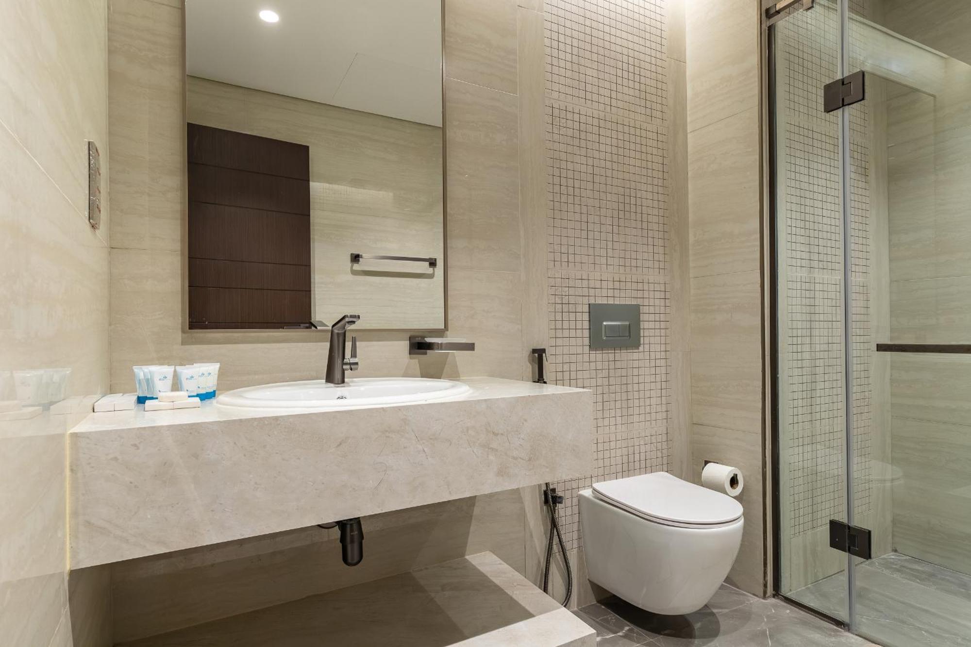 Simply Comfort At Nobles Tower Luxury Burj View