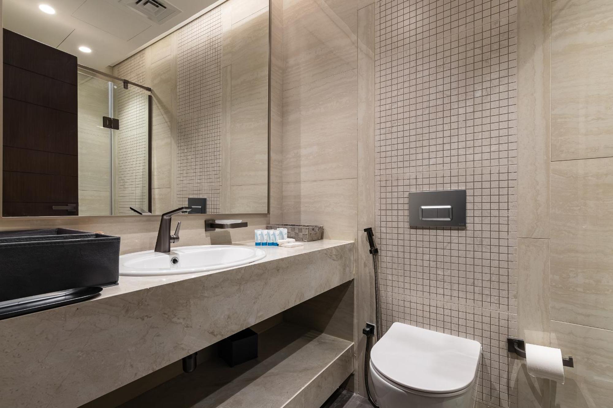 Simply Comfort At Nobles Tower Luxury Burj View Apartment