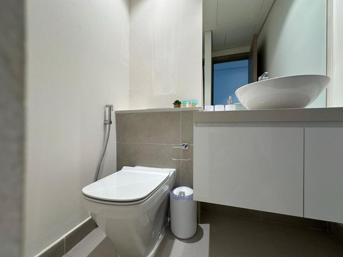 Luxueux Ammenities Tower, Sea View, Near To Dubai