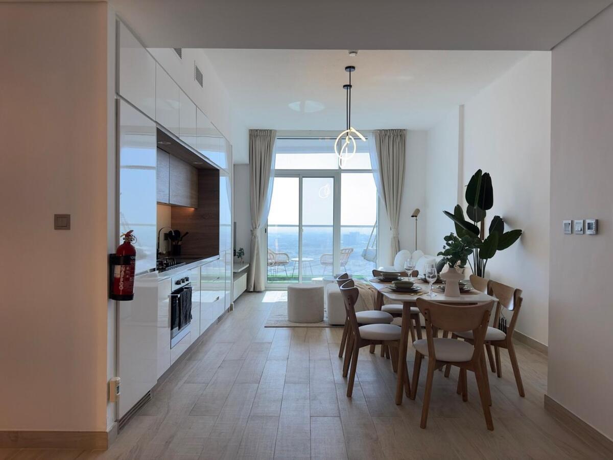 Luxueux Ammenities Tower, Sea View, Near To Dubai