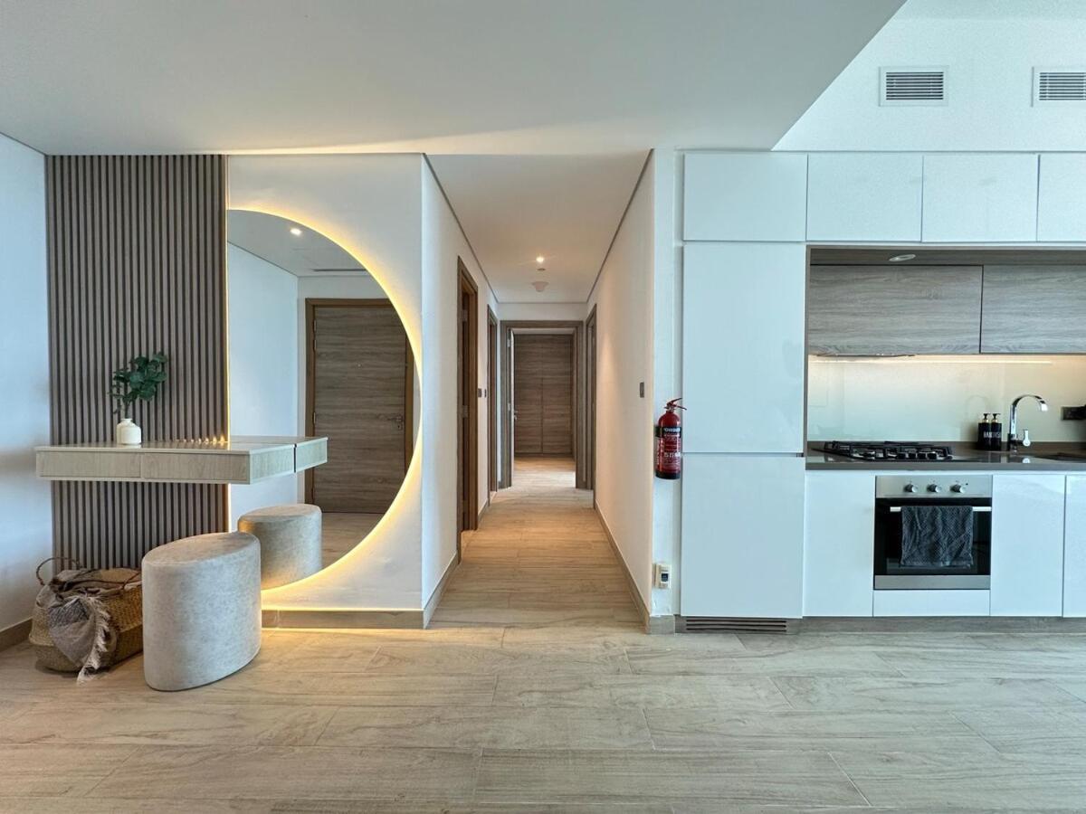 Luxueux Ammenities Tower, Sea View, Near To Dubai