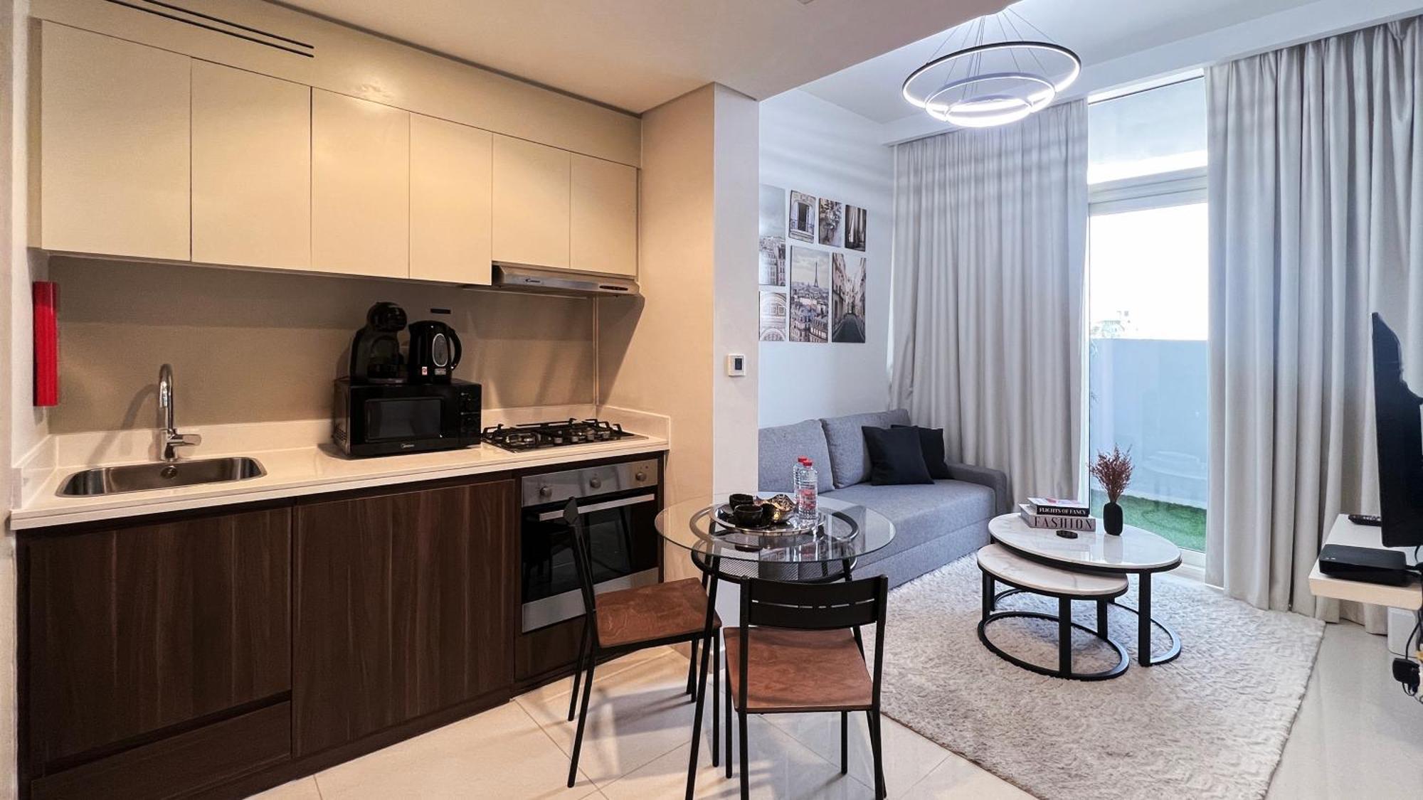 Apartment Keyrock Living - 1br Luxury With View At Reva