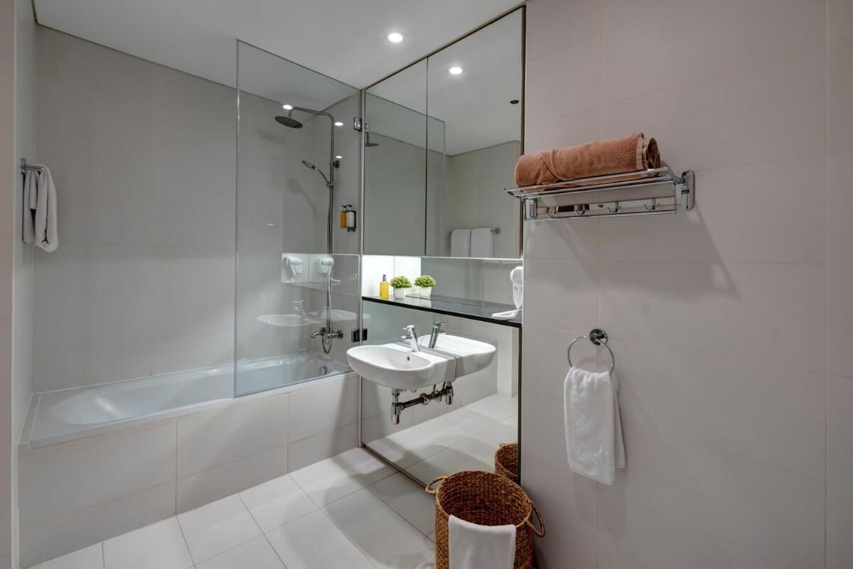 Apartment Index Tower - Premium By Radiance Dubai