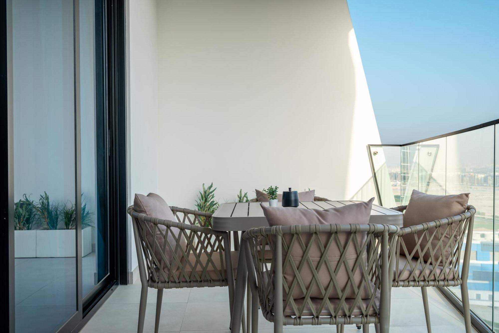 Apartment Keyrock Living - Binghatti Canal Sky Retreat Dubai