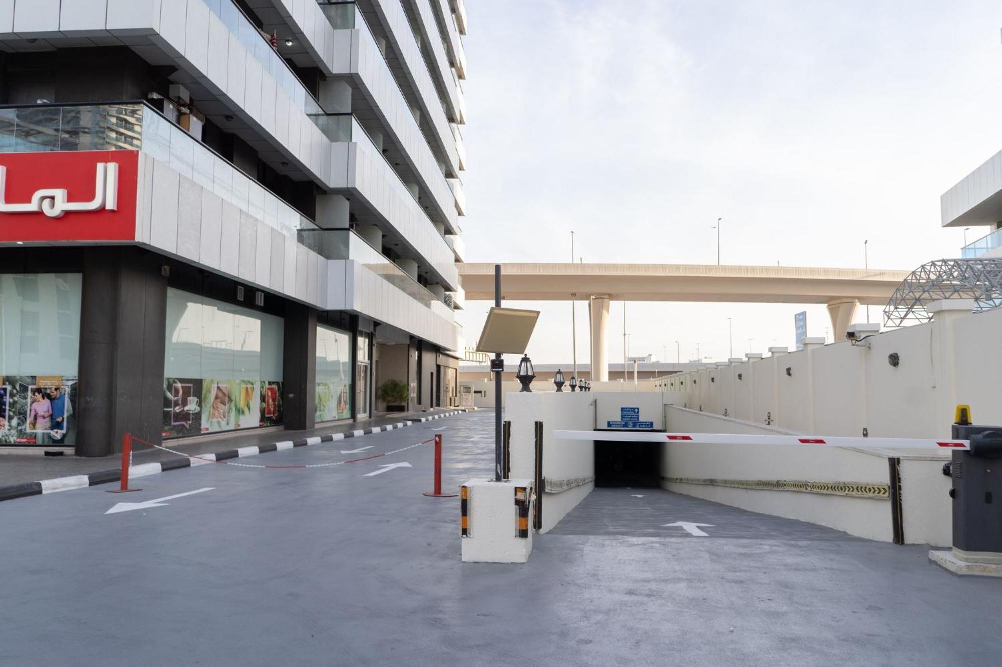 Apartment 1br In Marina Near Metro Dubai