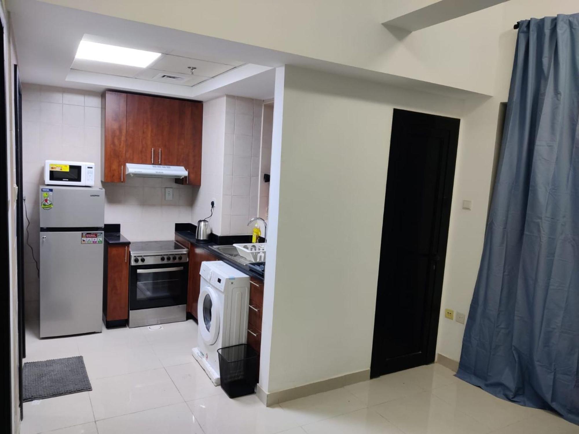 1br In Marina Near Metro Apartment Dubai