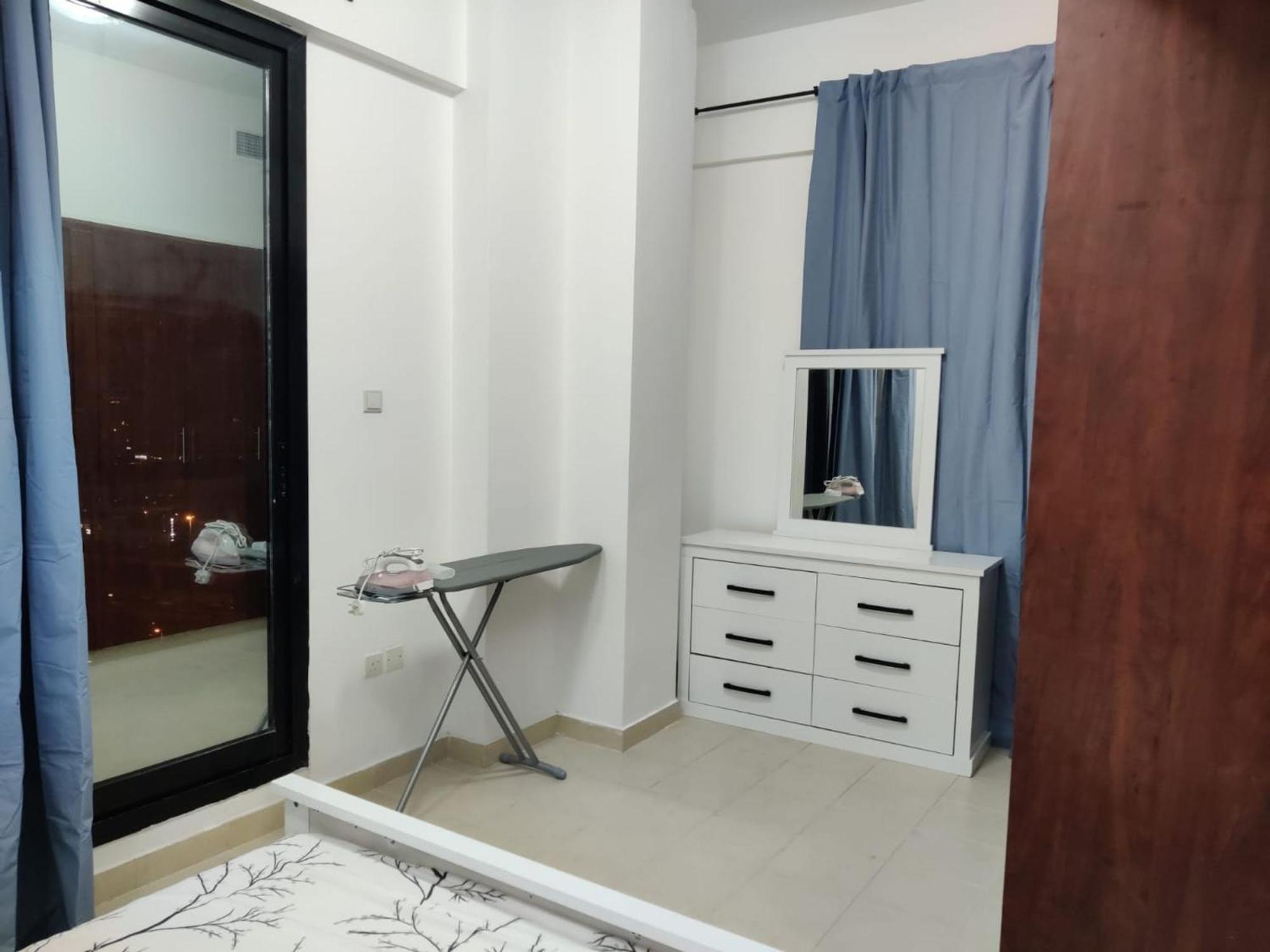 1br In Marina Near Metro Dubai