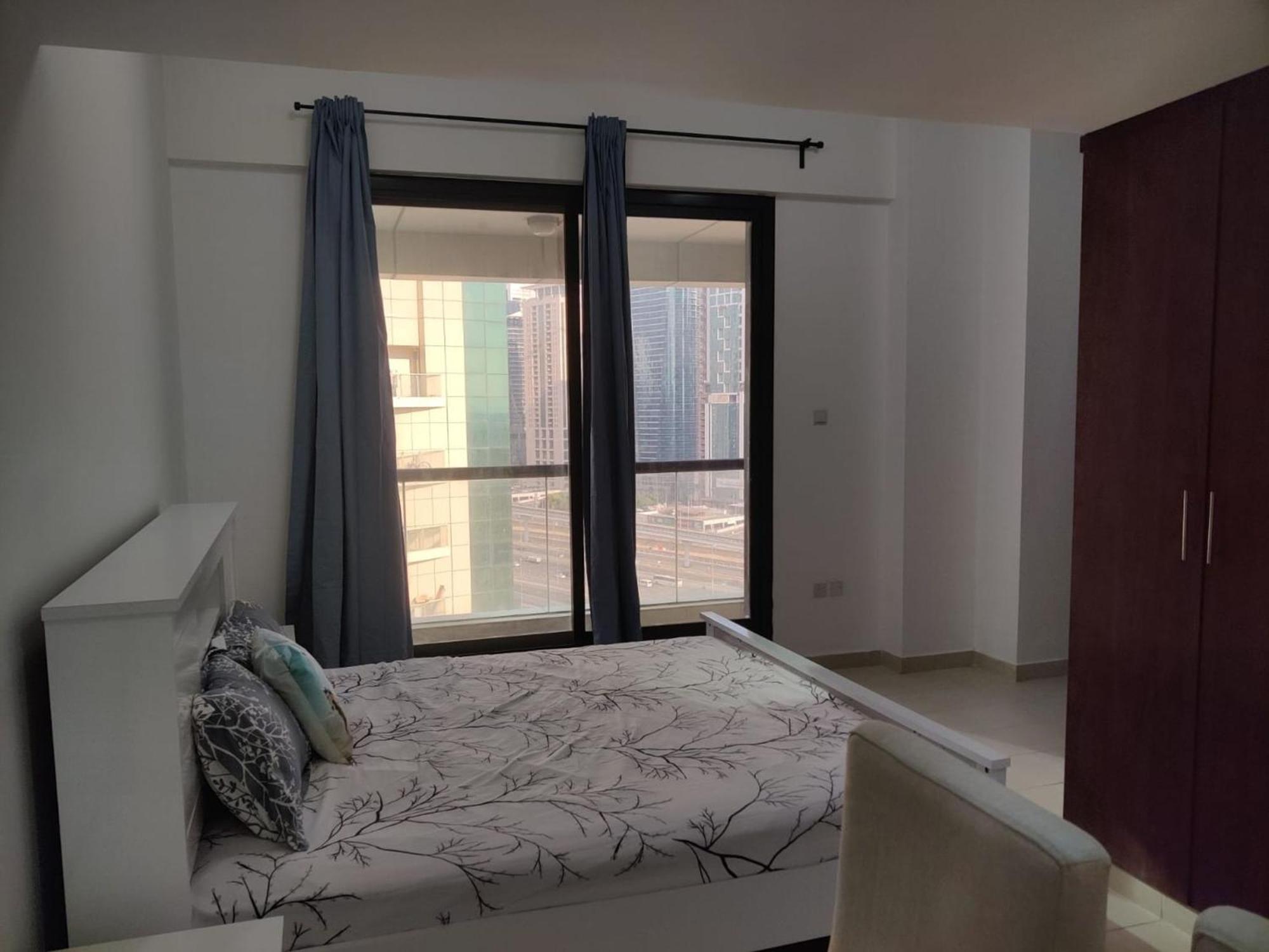 1br In Marina Near Metro Apartment
