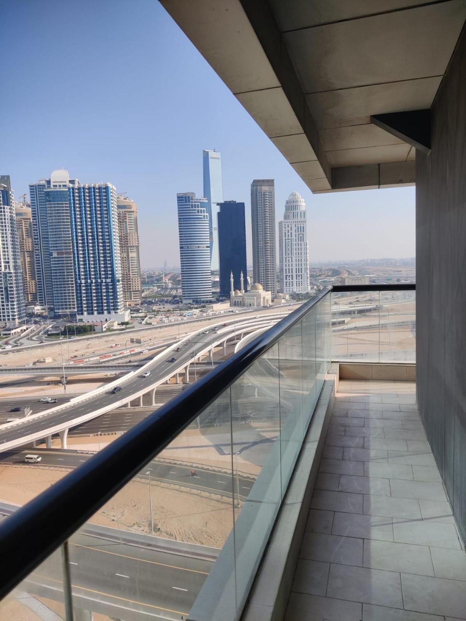 1br In Marina Near Metro Apartment Dubai