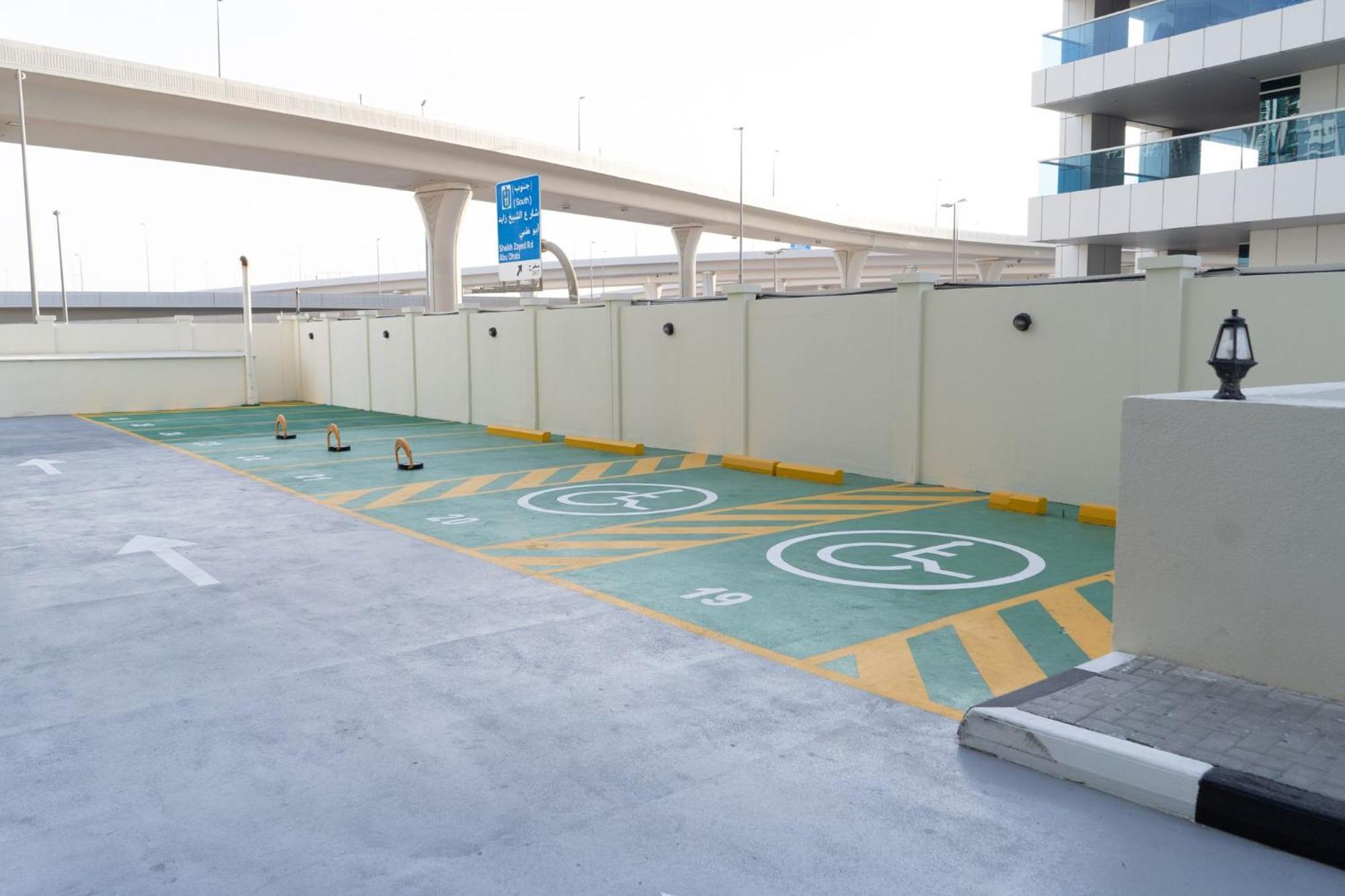 1br In Marina Near Metro Apartment Dubai