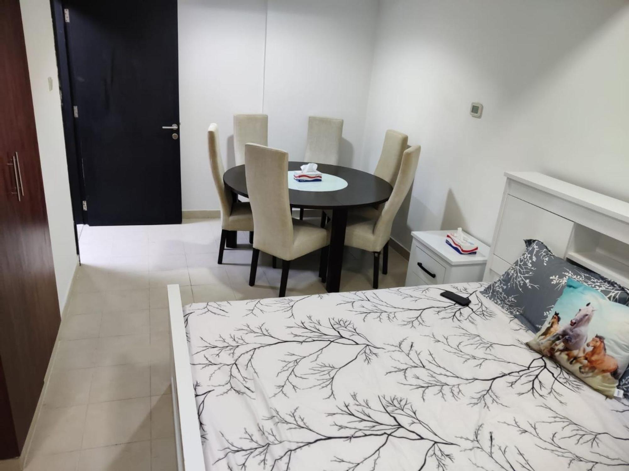 Apartment 1br In Marina Near Metro Dubai