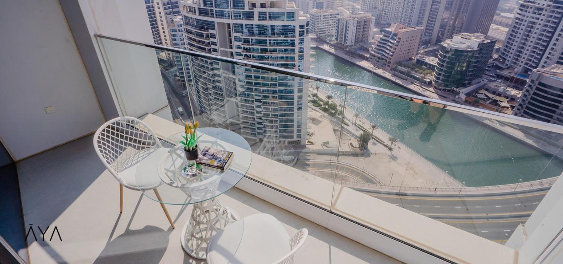 Jumeirah Gate Tower 1 - Stylish With Pool & Views