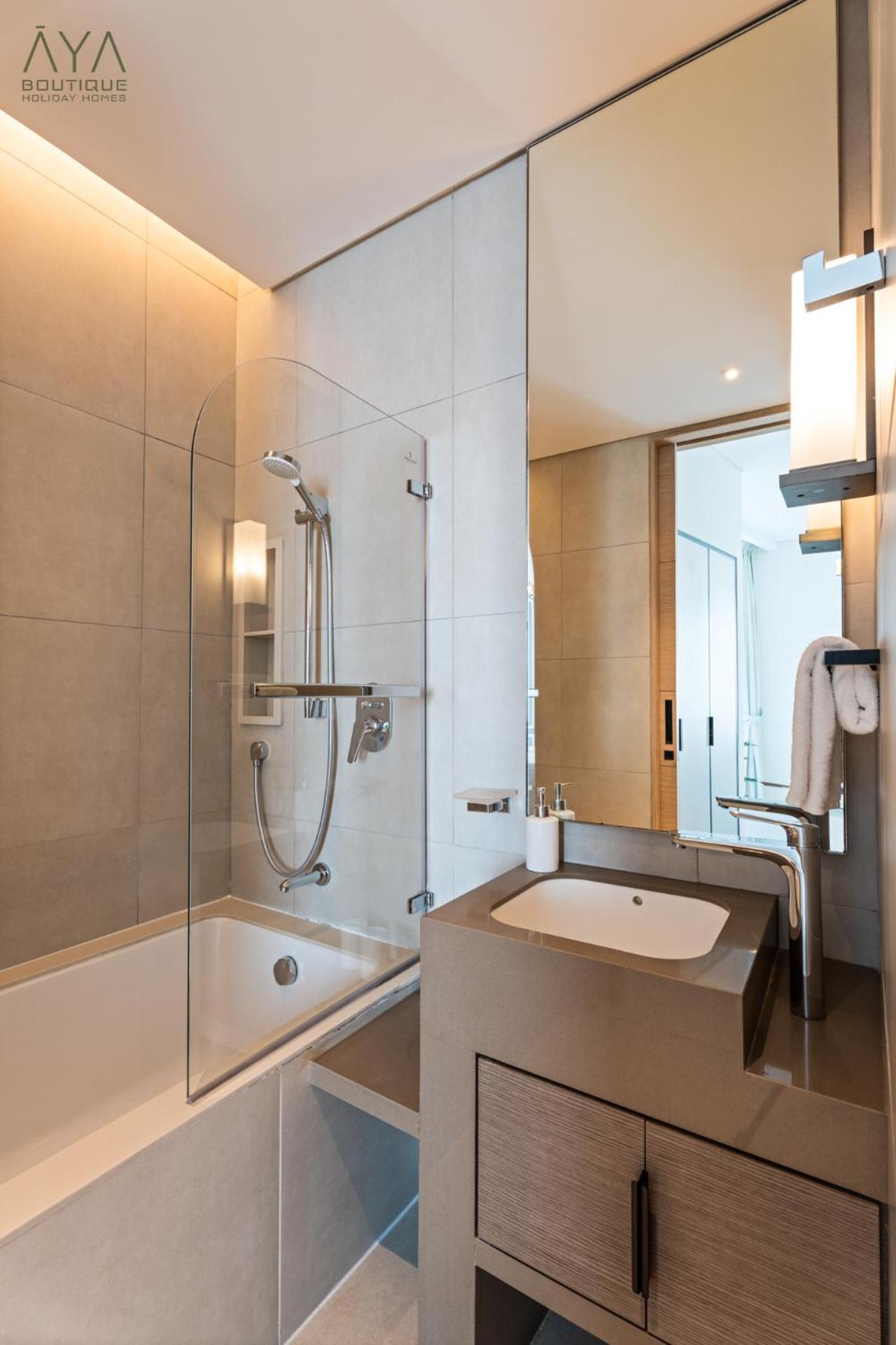 Apartment Jumeirah Gate Tower 1 - Stylish With Pool & Views *