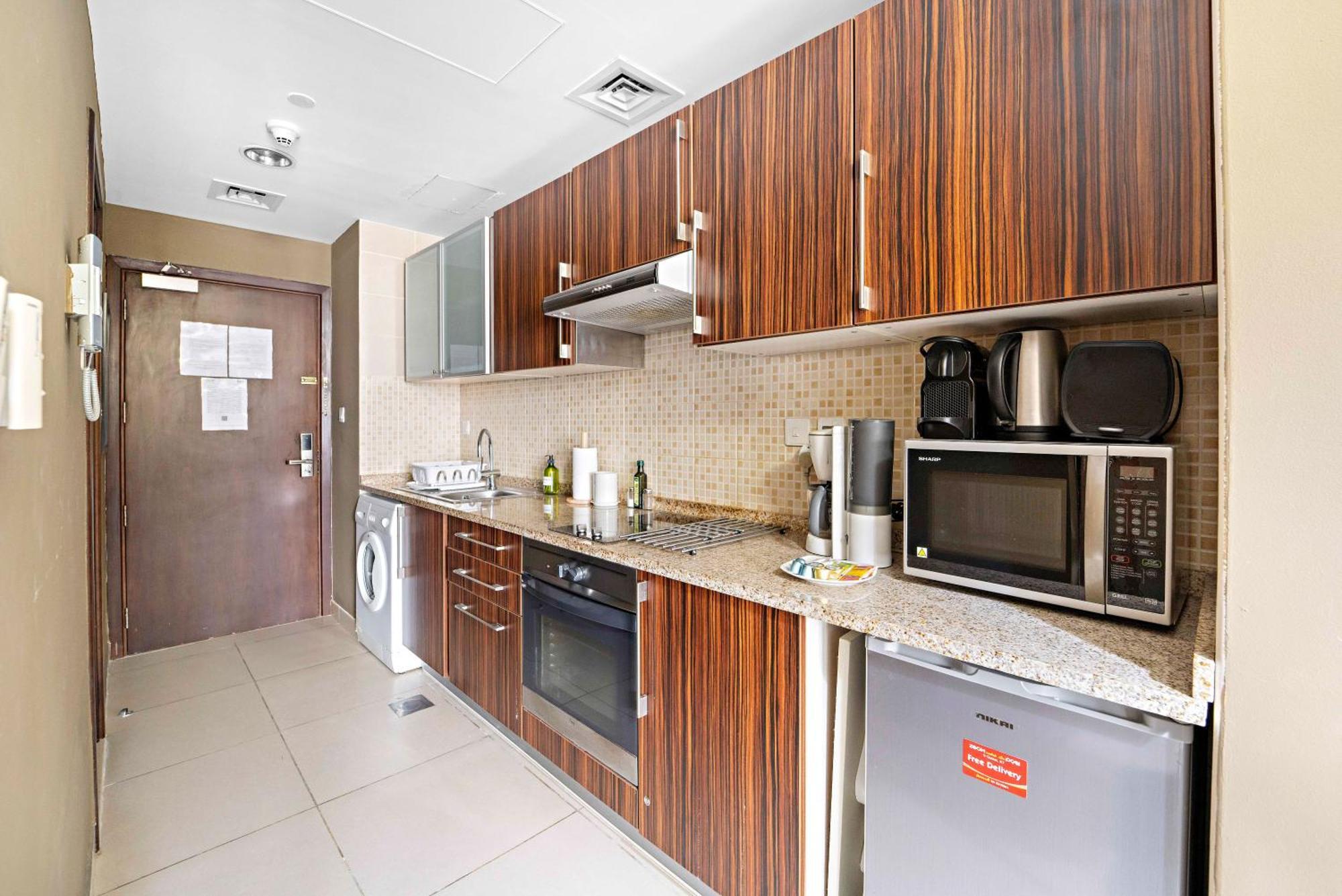Apartment Silkhaus Spacious Near Almas West