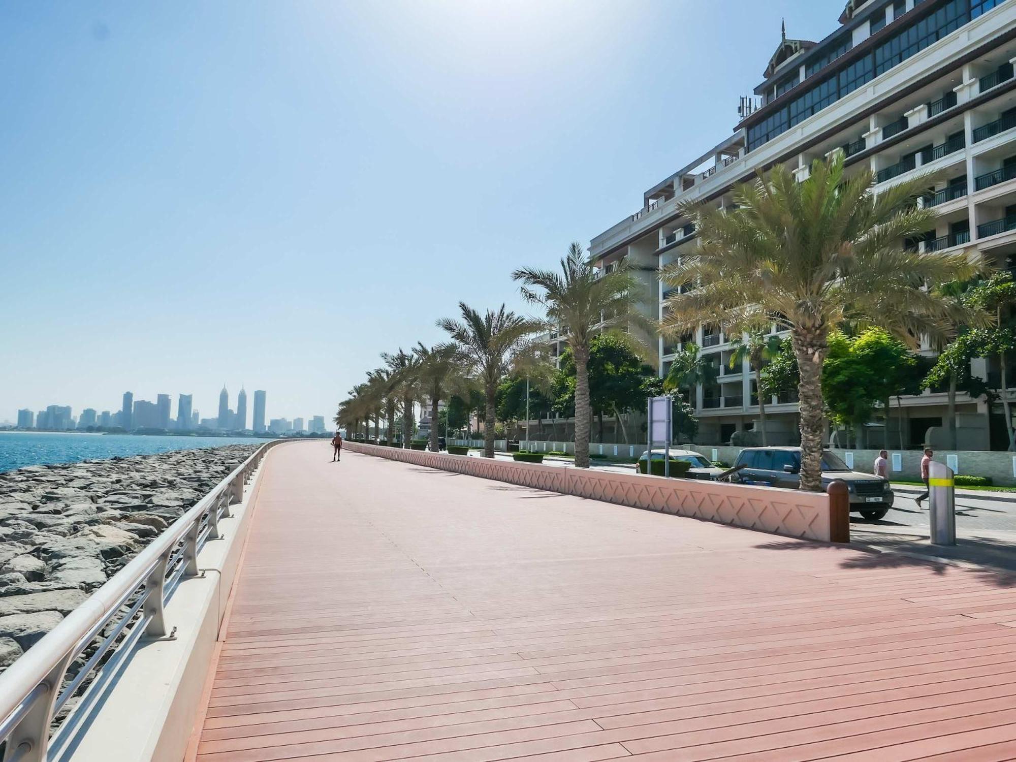 Stunning Renovated 1br At 5 Star Apartment *
