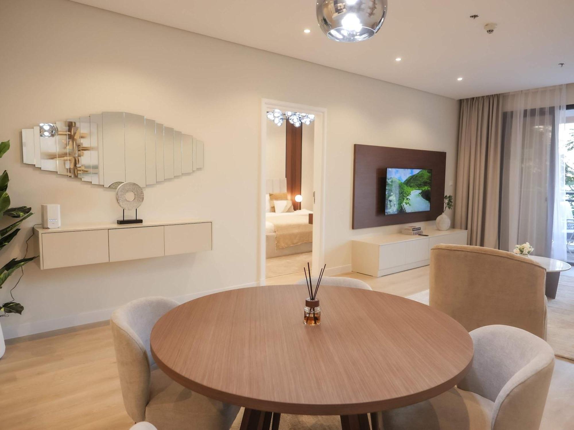 Stunning Renovated 1br At 5 Star Apartment Dubai