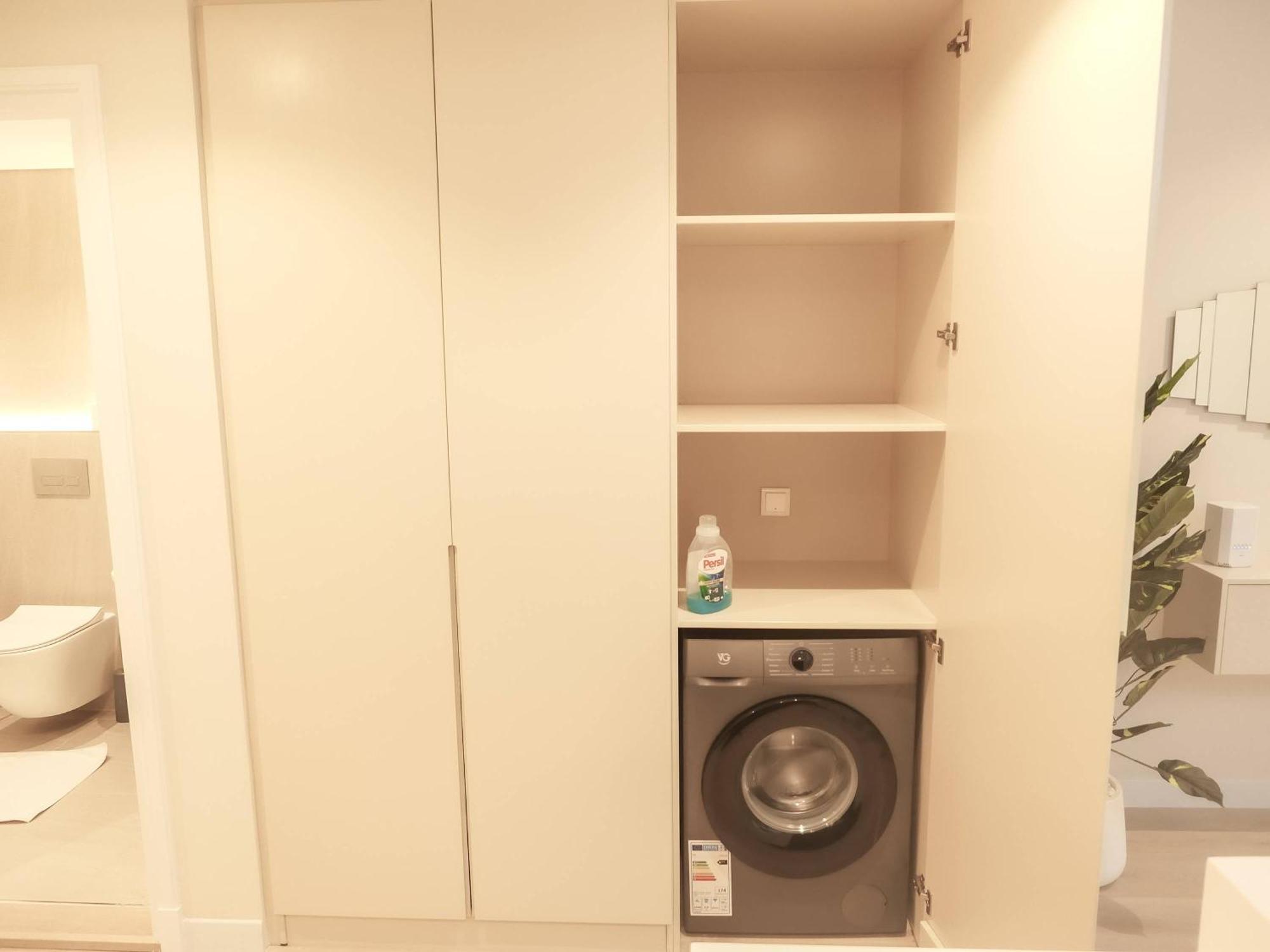 Stunning Renovated 1br At 5 Star * Dubai