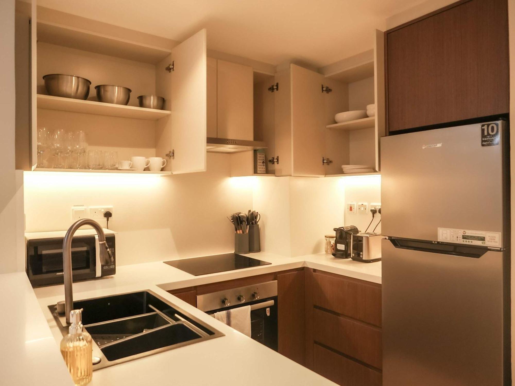 Stunning Renovated 1br At 5 Star Apartment *